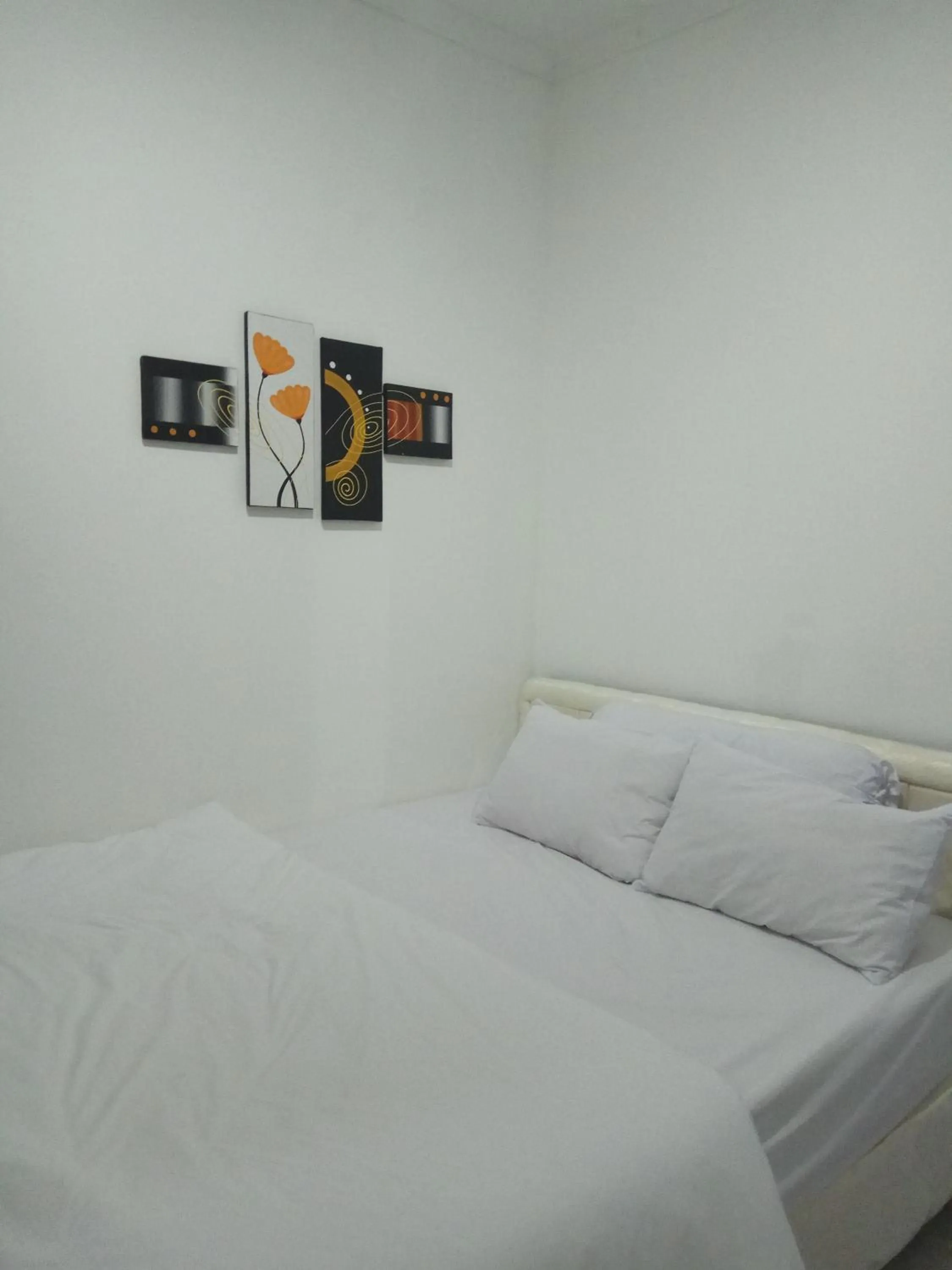 Photo of the whole room, Bed in Cozy Residence Muwardi
