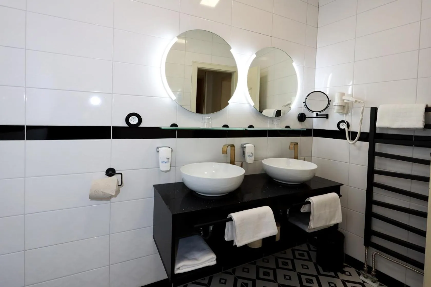 Bathroom in Art Deco WOLKER by ASTORIA Hotel & Medical Spa