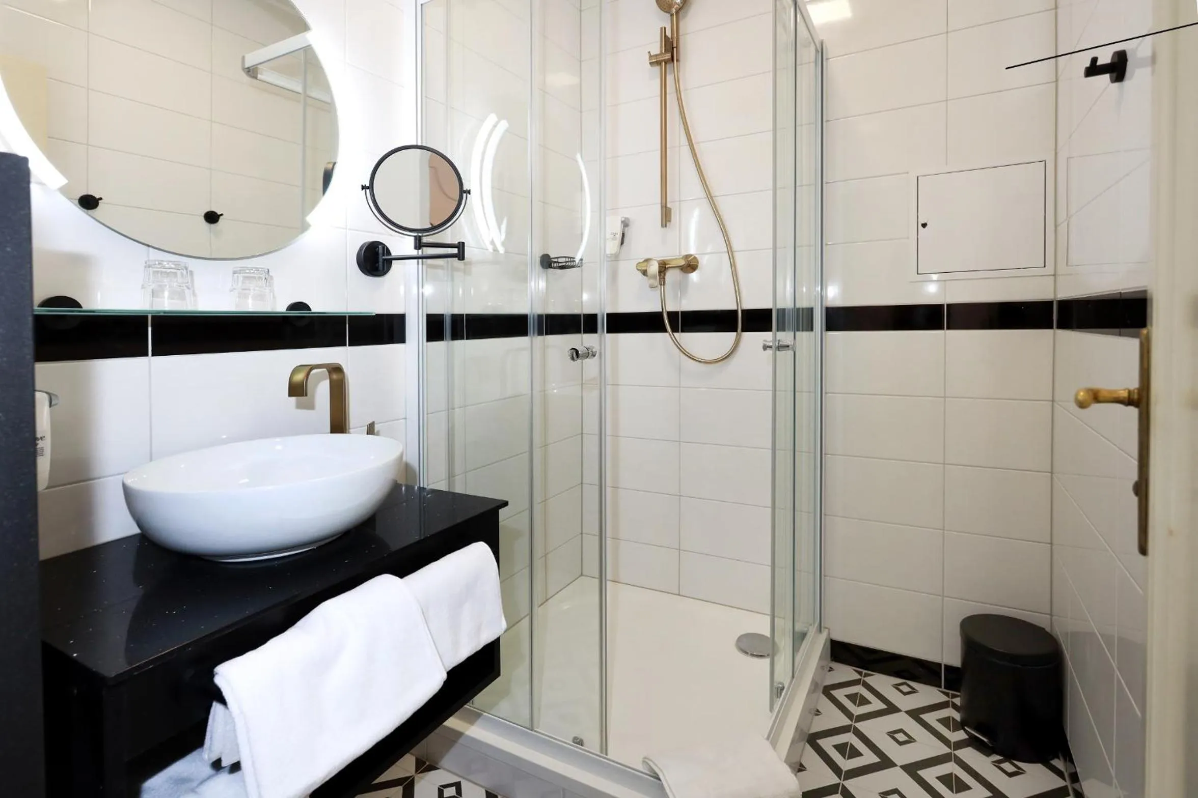 Bathroom in Art Deco WOLKER by ASTORIA Hotel & Medical Spa