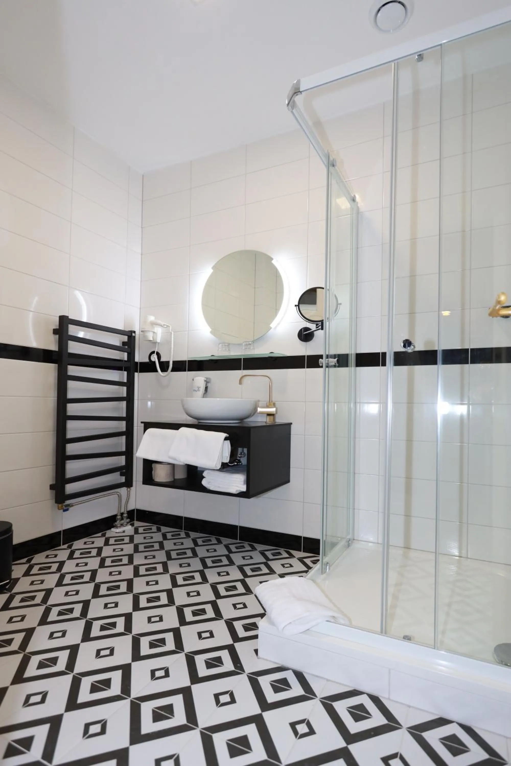 Bathroom in Art Deco WOLKER by ASTORIA Hotel & Medical Spa