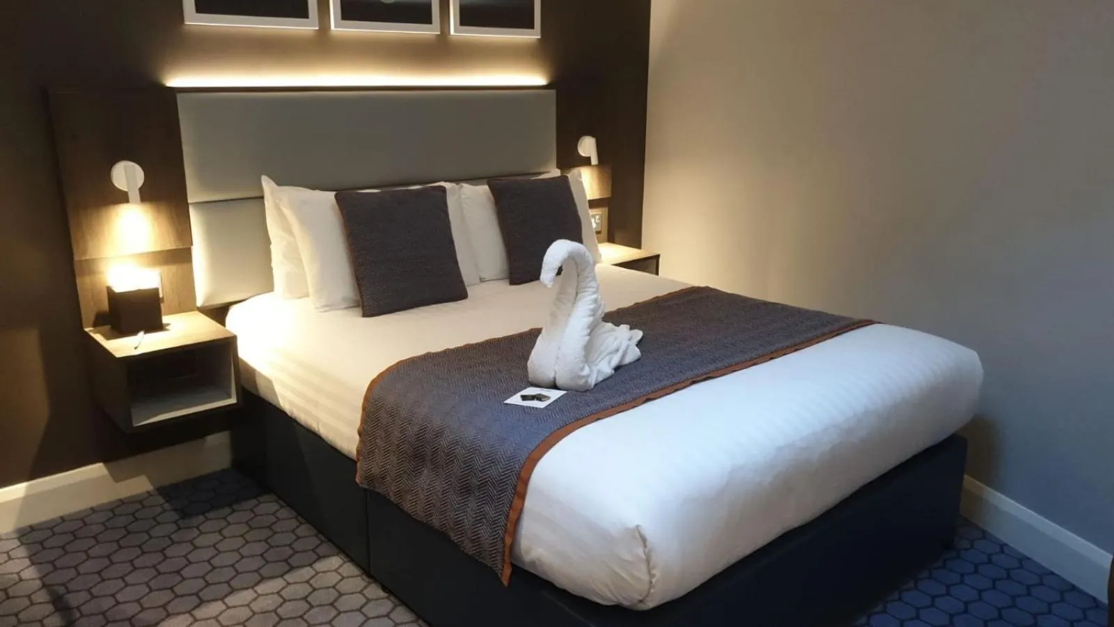 Bed in Best Western Plus Vauxhall Hotel