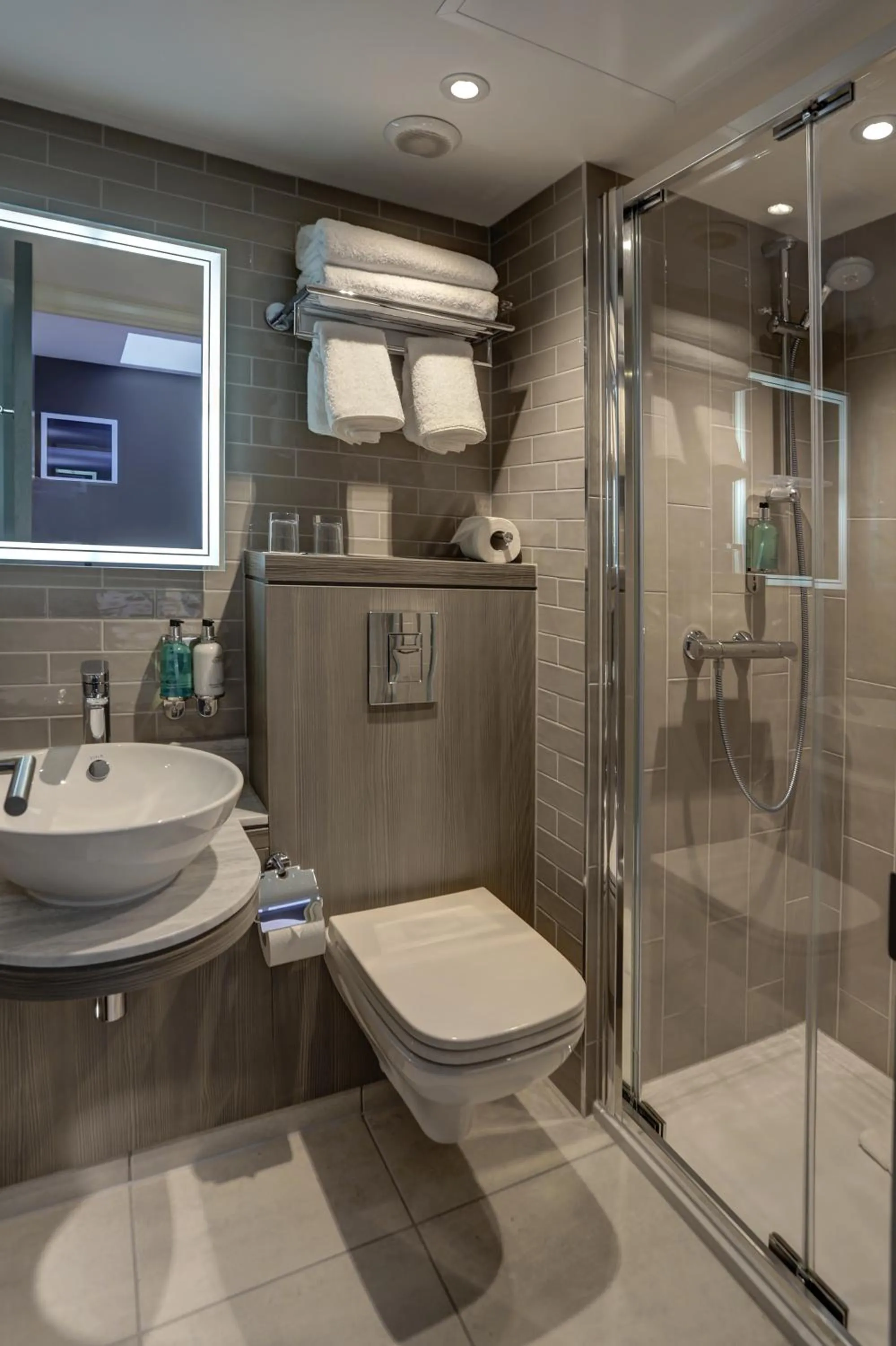 Bathroom in Best Western Plus Vauxhall Hotel