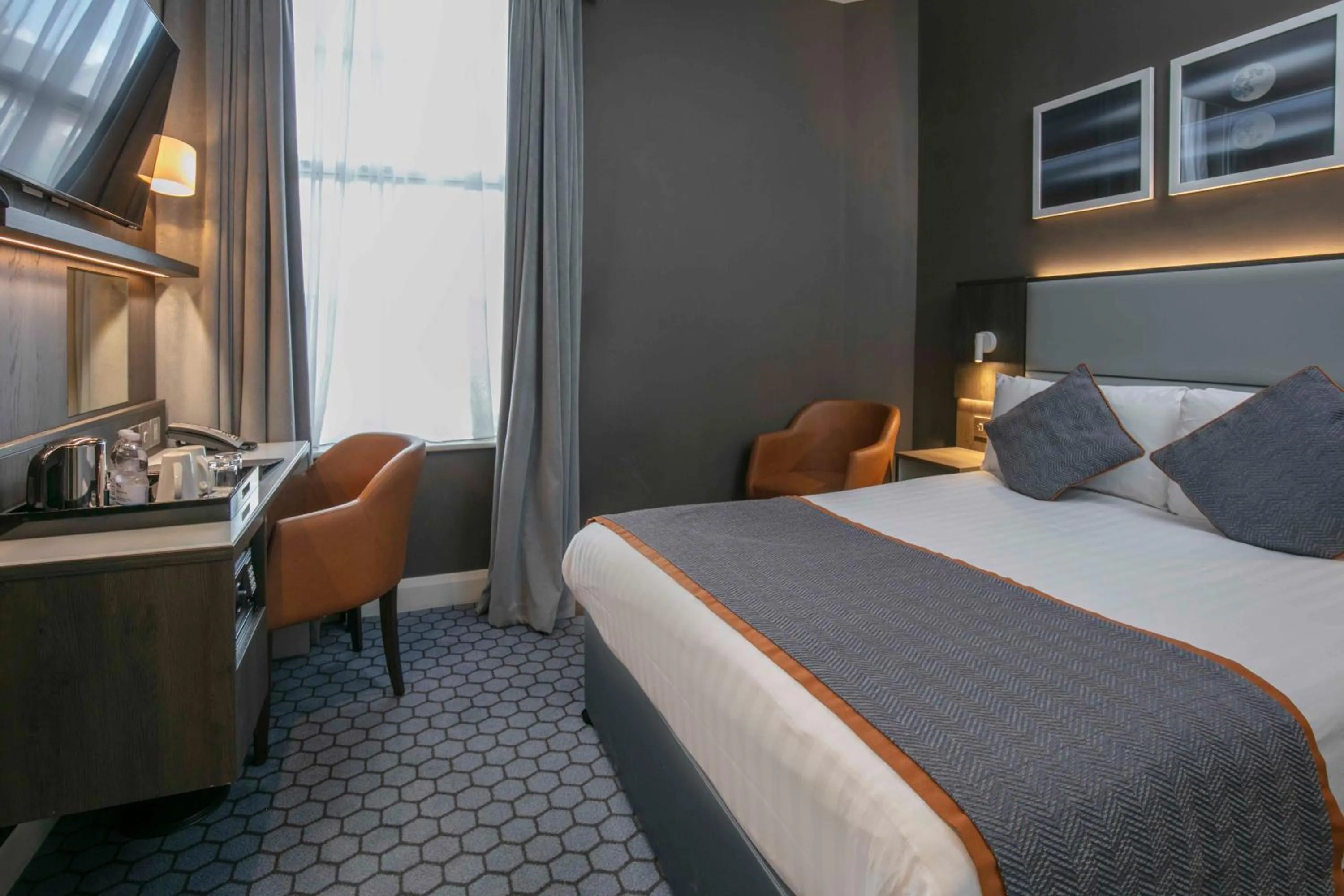 Bed in Best Western Plus Vauxhall Hotel