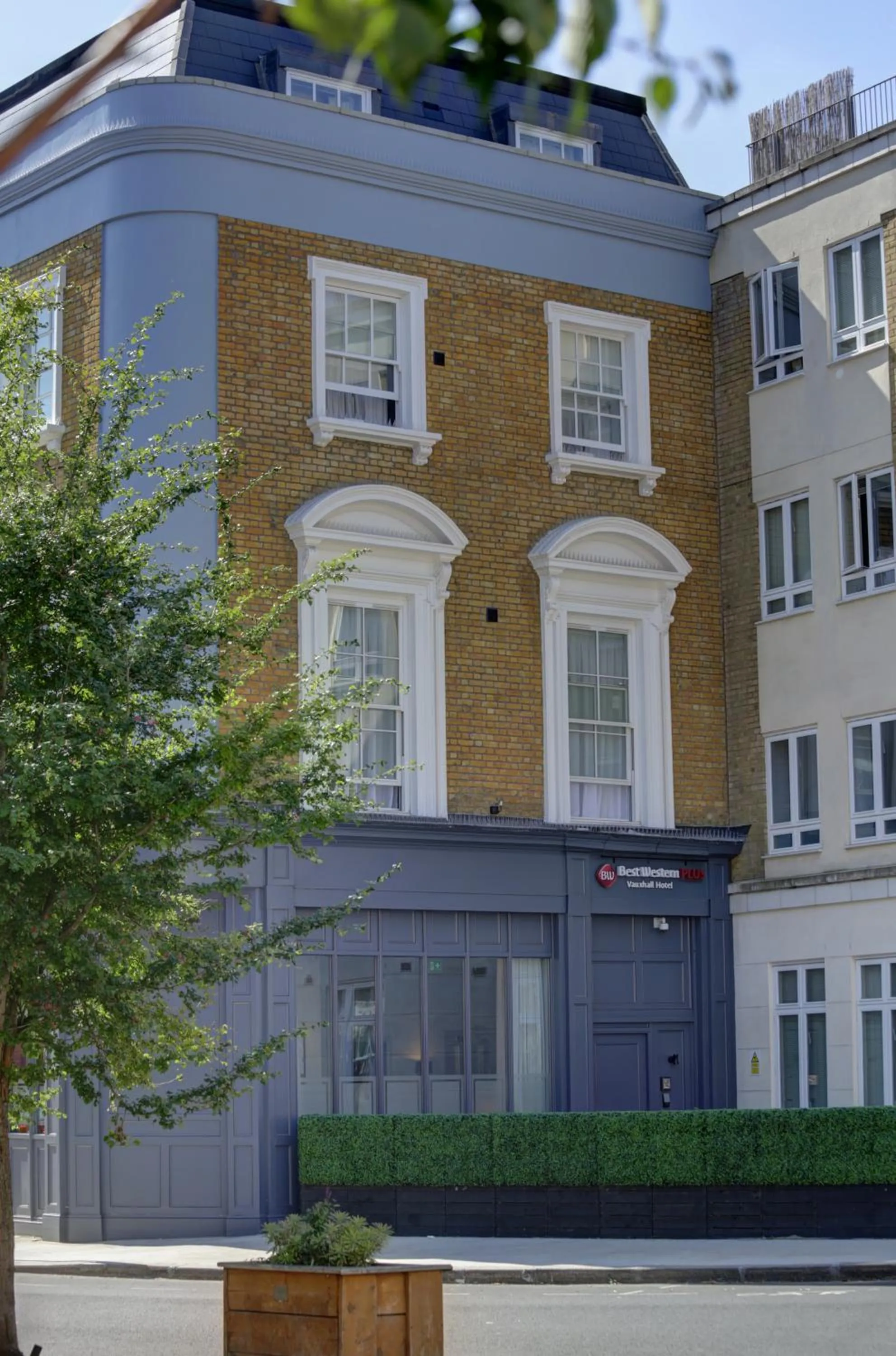 Property building in Best Western Plus Vauxhall Hotel