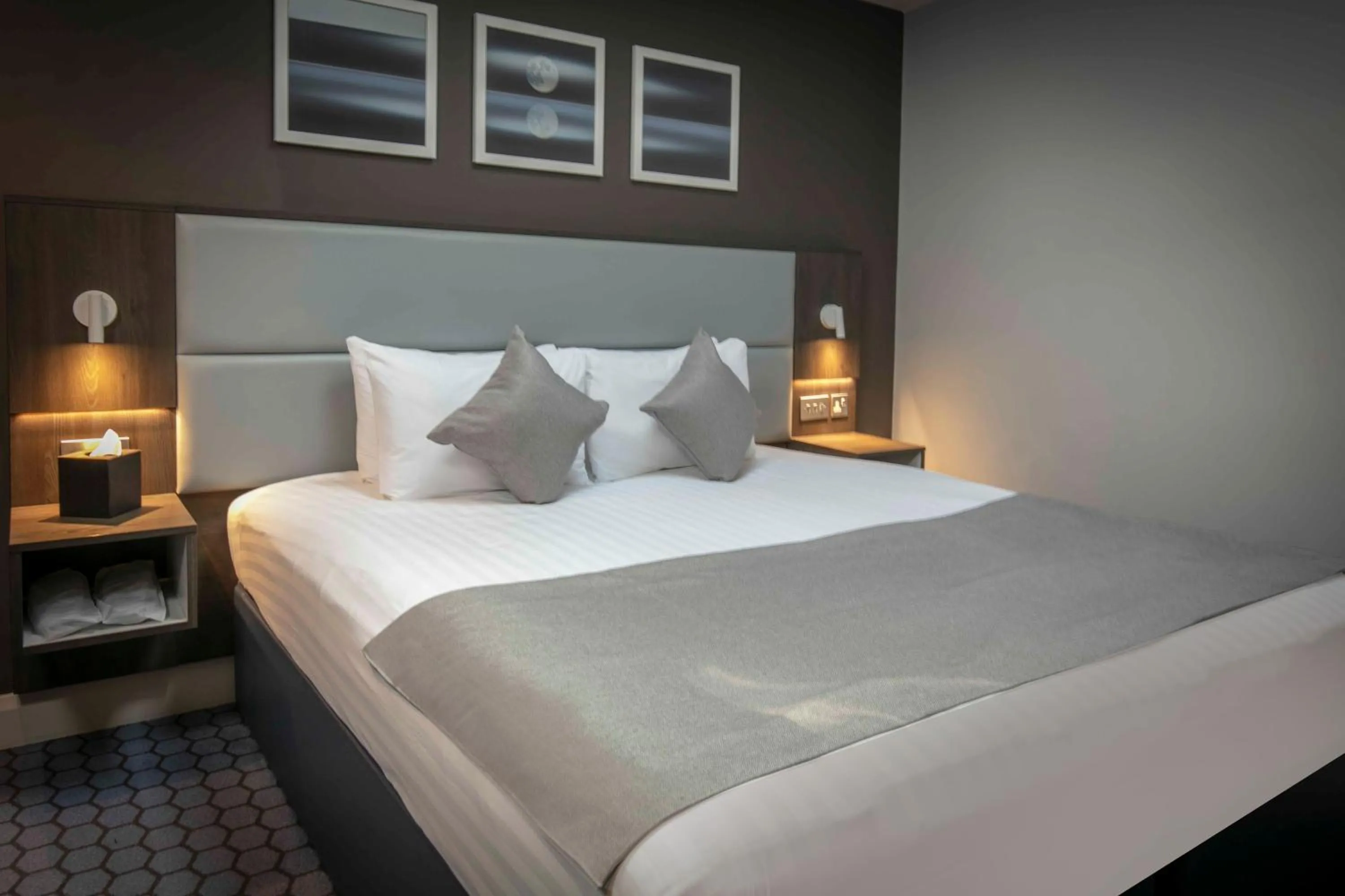 Bed in Best Western Plus Vauxhall Hotel