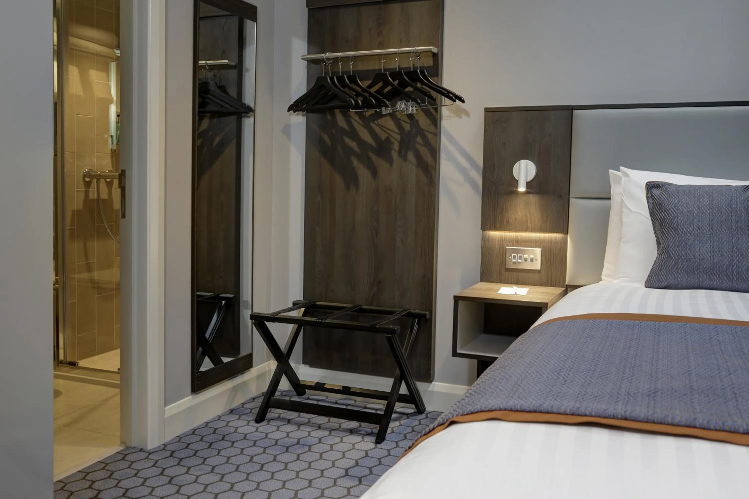 Bed in Best Western Plus Vauxhall Hotel