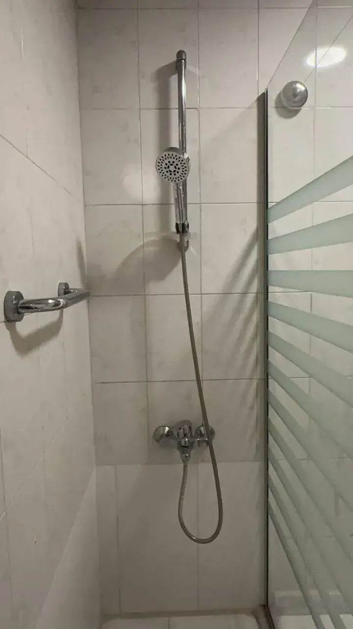 Shower, Bathroom in Sparr Hotel