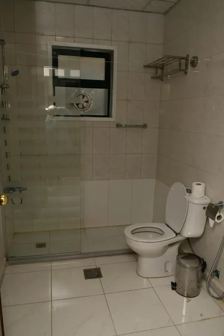 Bathroom in Sparr Hotel