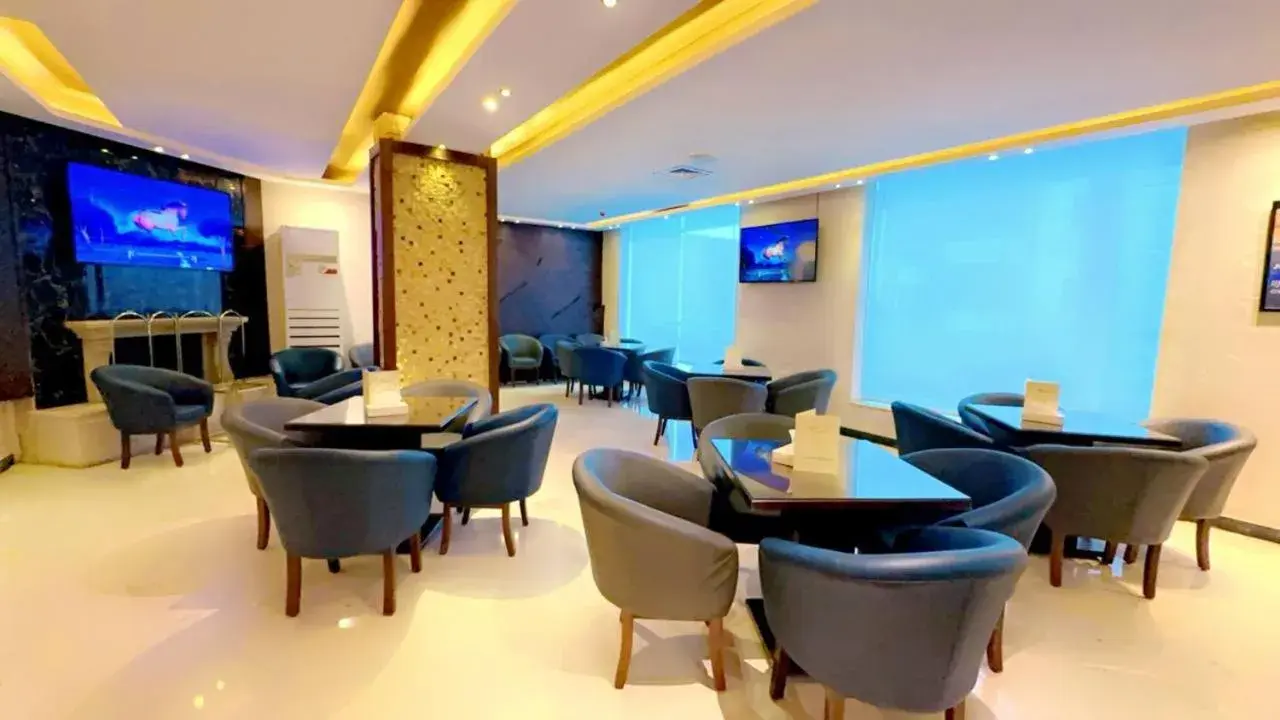 Seating area, Lounge/Bar in Sparr Hotel