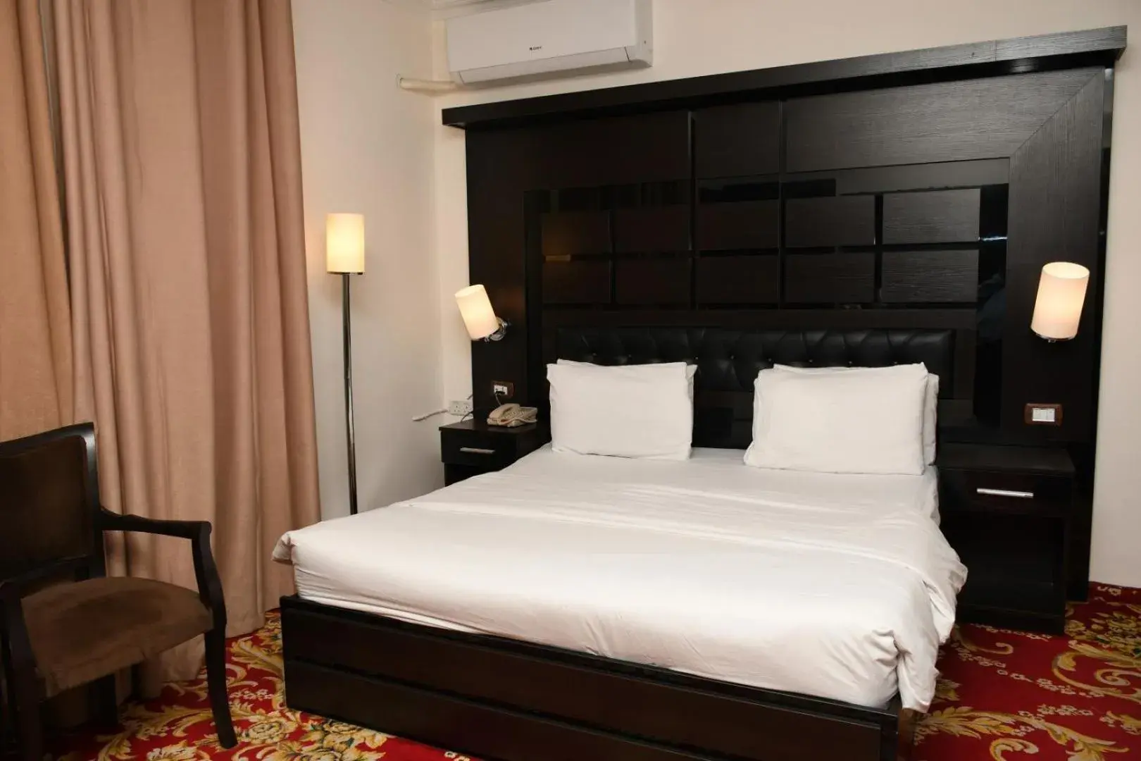 Bed in Sparr Hotel