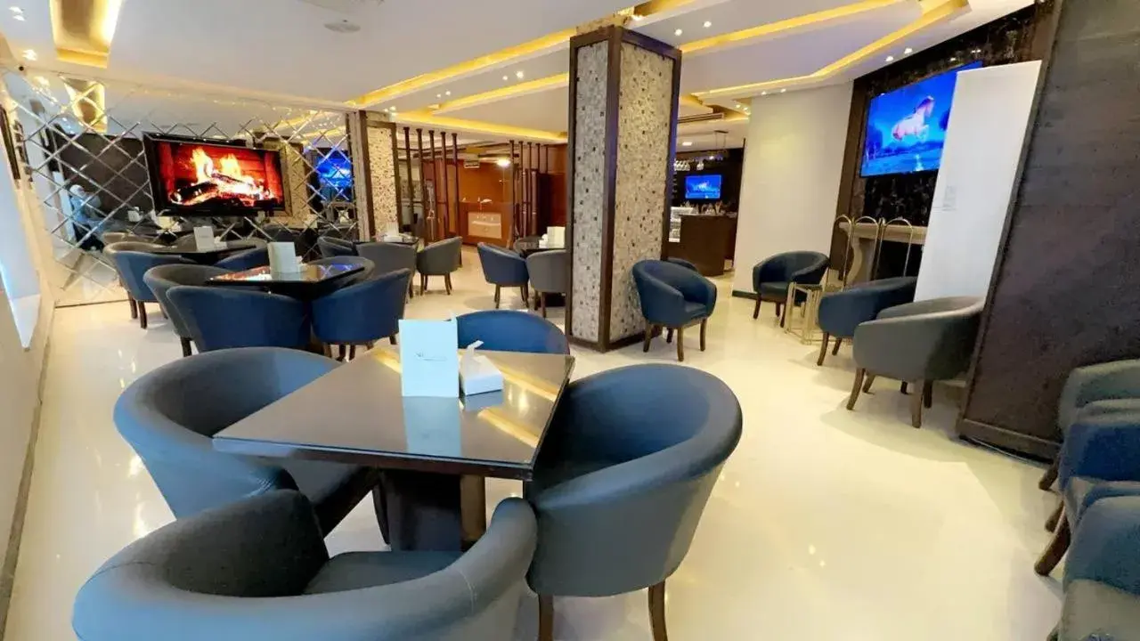 Restaurant/places to eat, Lounge/Bar in Sparr Hotel