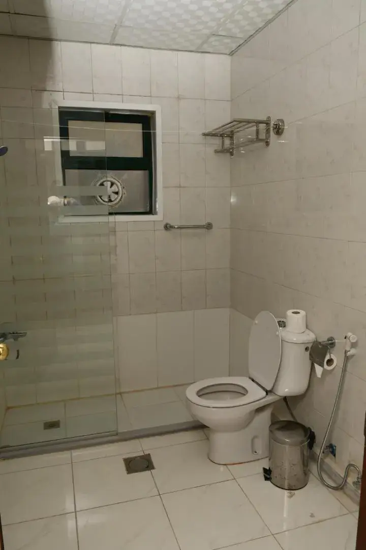 Bathroom in Sparr Hotel