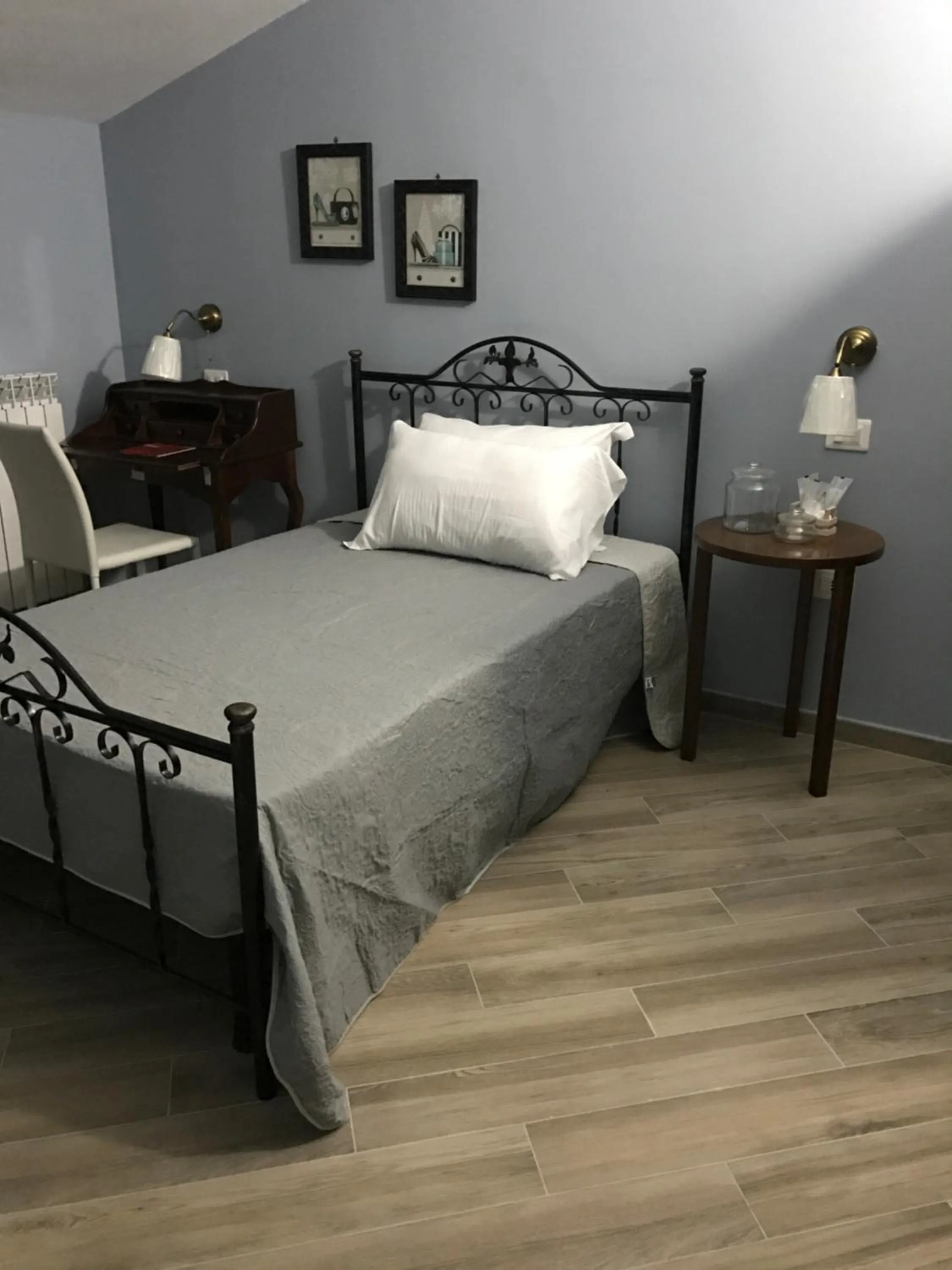 Photo of the whole room, Bed in Residenza Murat