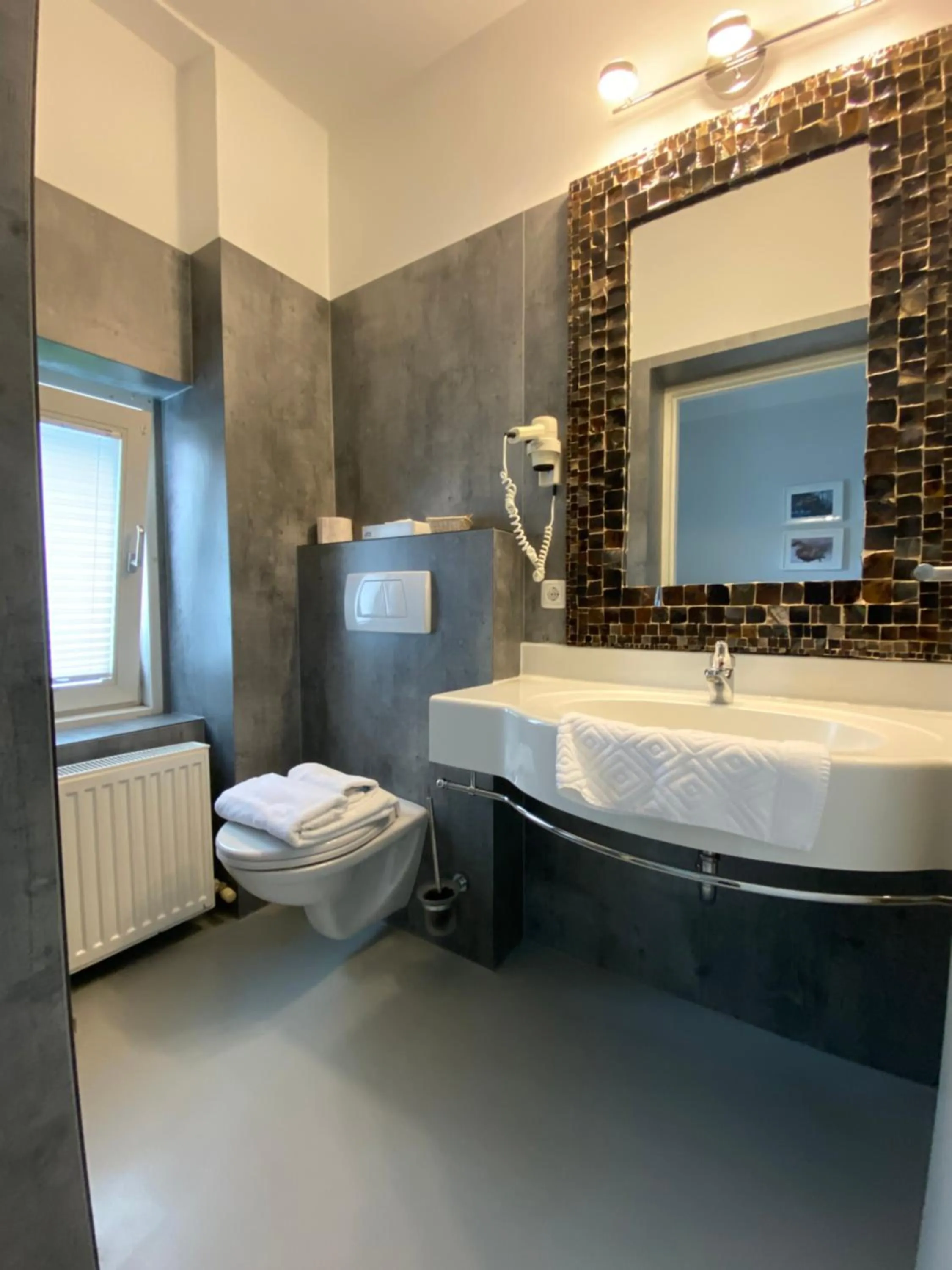 Photo of the whole room in Bergland Hotel - Adults only