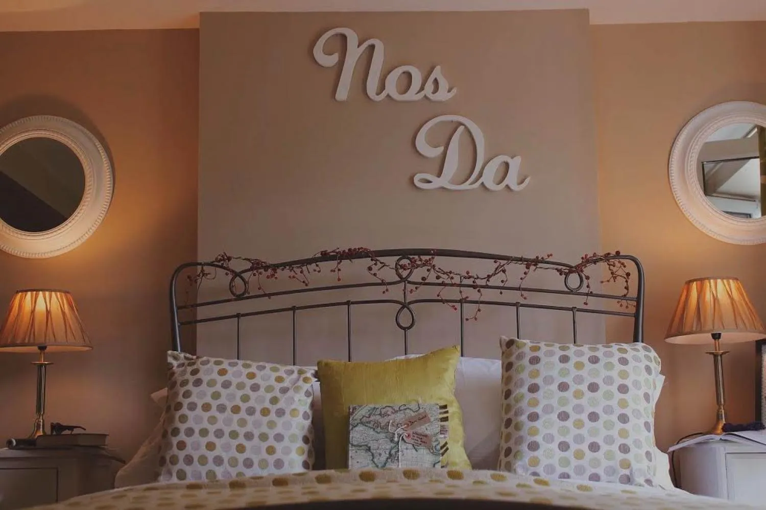 Bedroom, Bed in Glanmor Garden Apartment