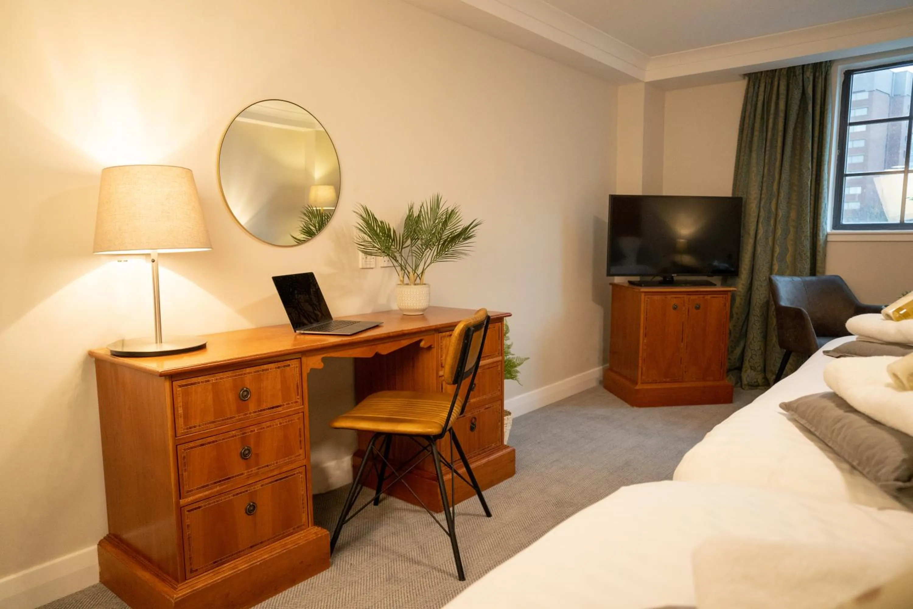 Seating area, Bed in Glasgow Argyle Hotel, BW Signature Collection