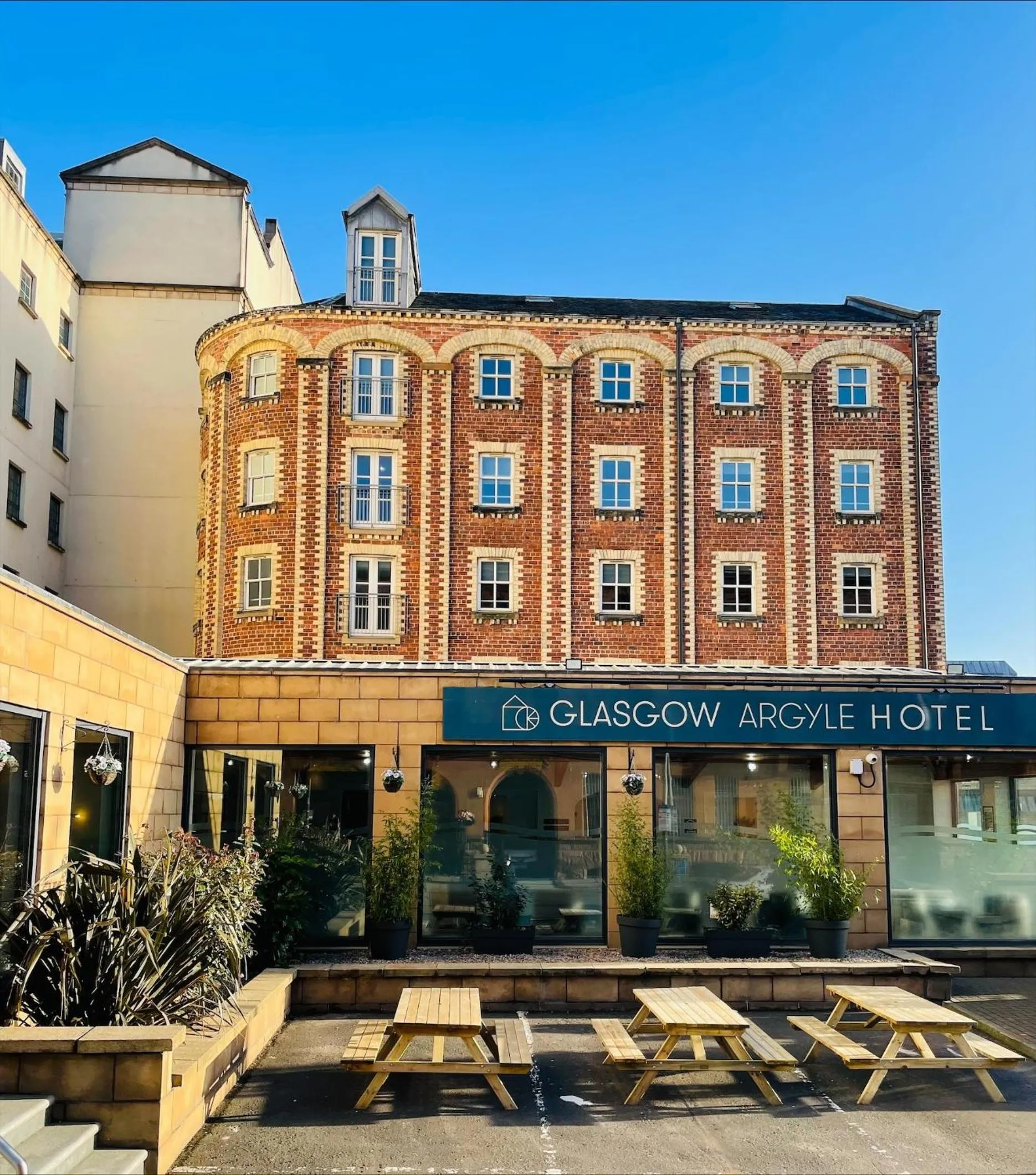 Property building in Glasgow Argyle Hotel, BW Signature Collection