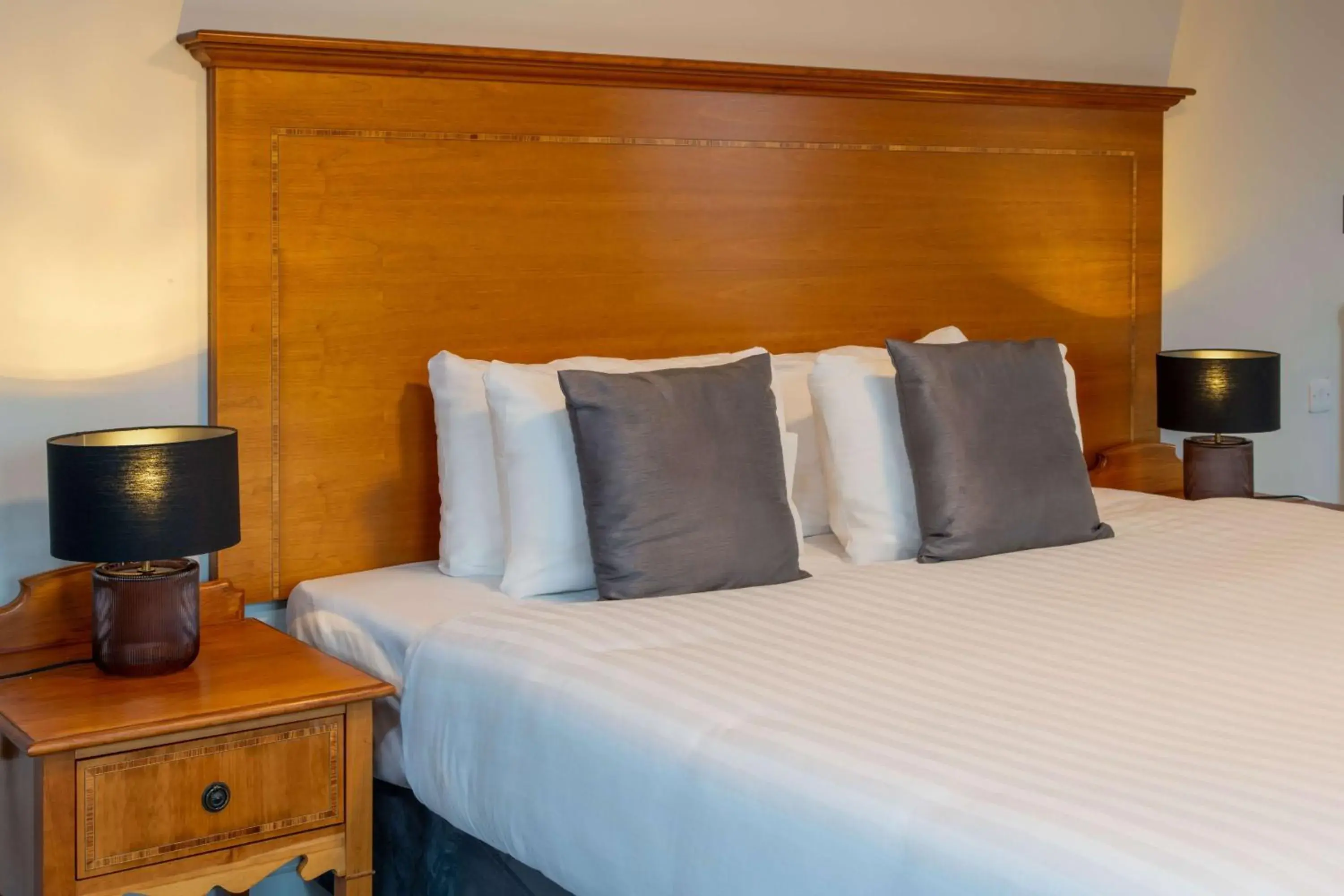 Bedroom, Bed in Glasgow Argyle Hotel, BW Signature Collection Bedroom, Bed in Glasgow Argyle Hotel, BW Signature Collection