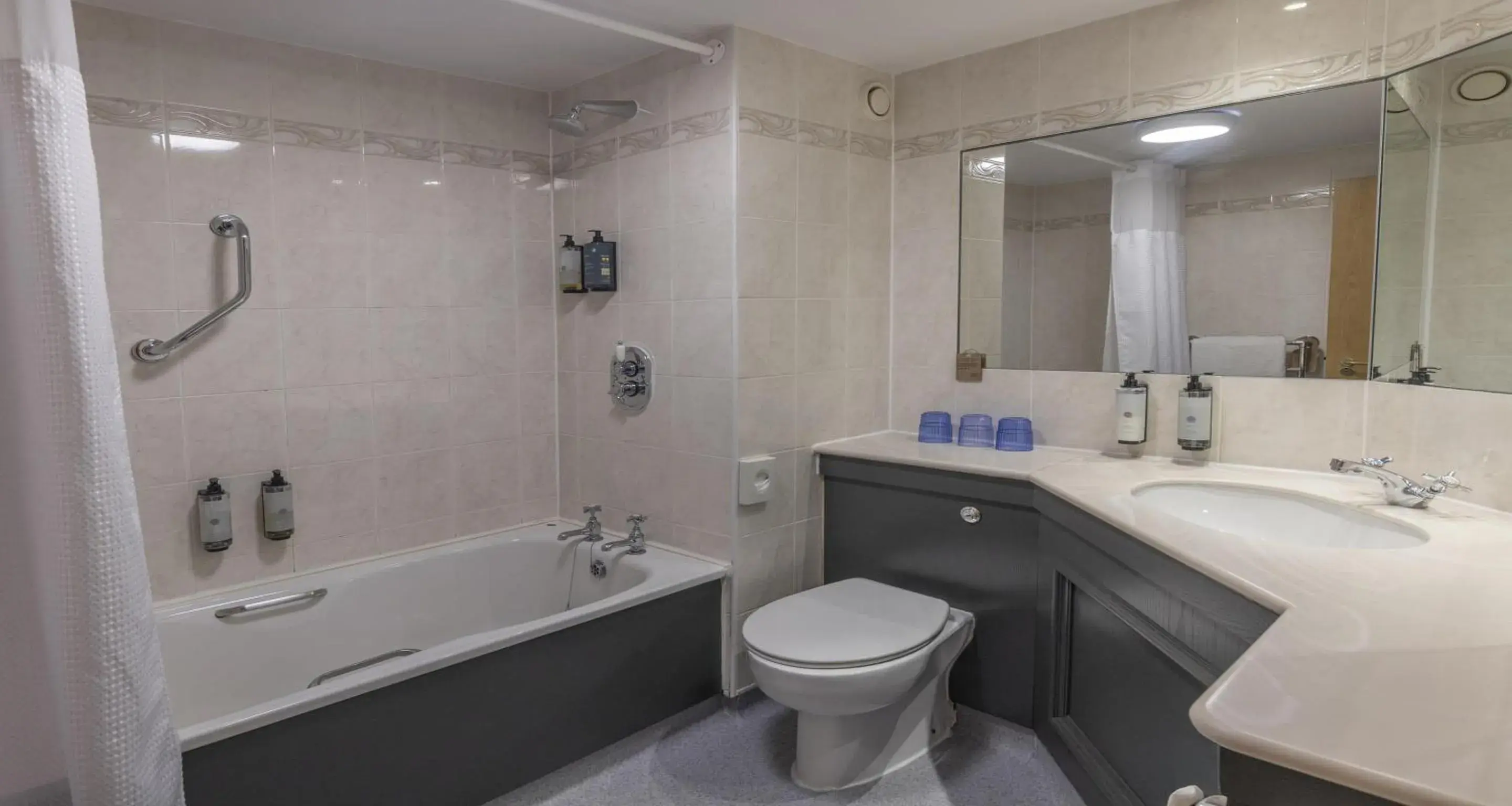 Bedroom in Glasgow Argyle Hotel, BW Signature Collection Bedroom in Glasgow Argyle Hotel, BW Signature Collection