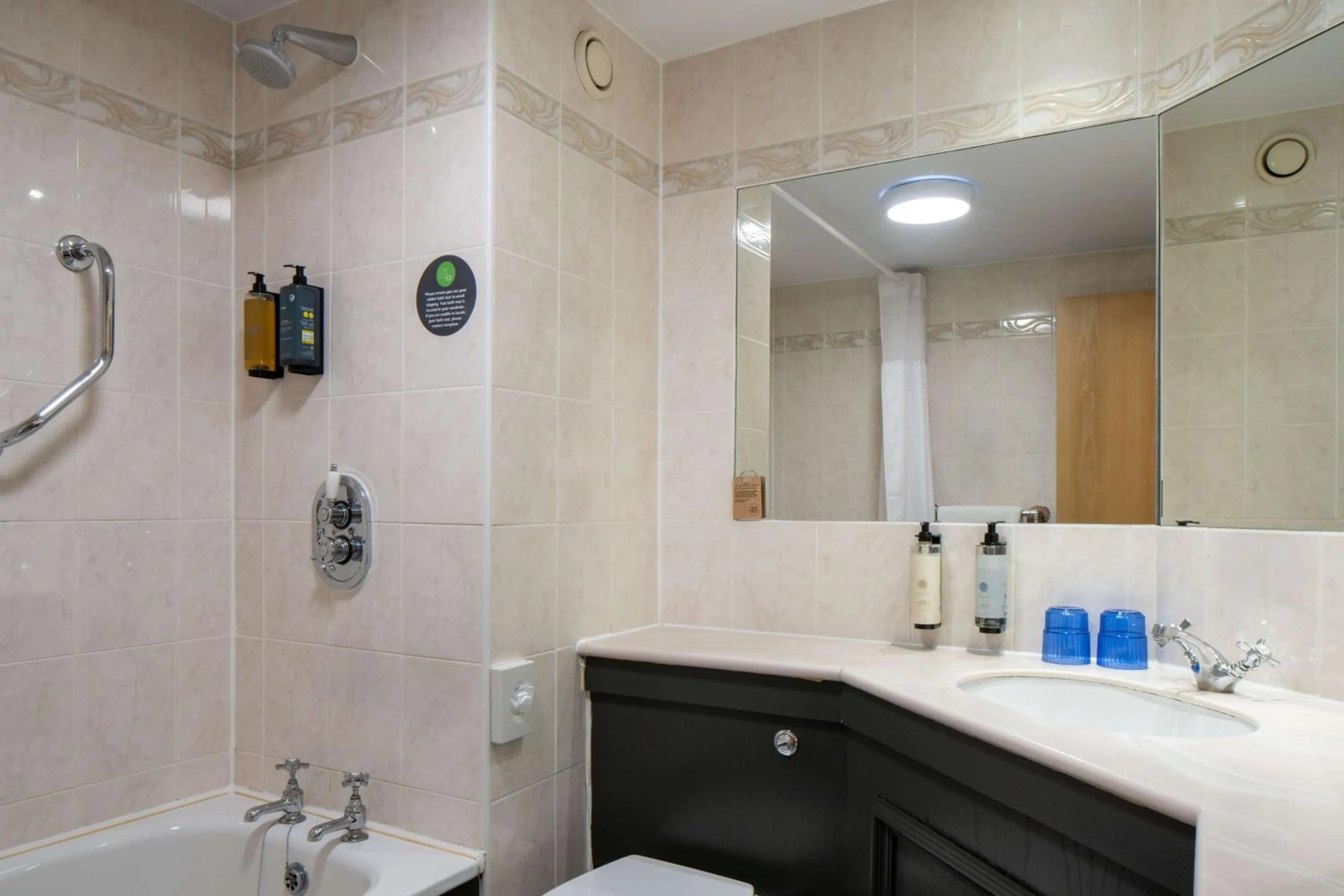 Toilet in Glasgow Argyle Hotel, BW Signature Collection