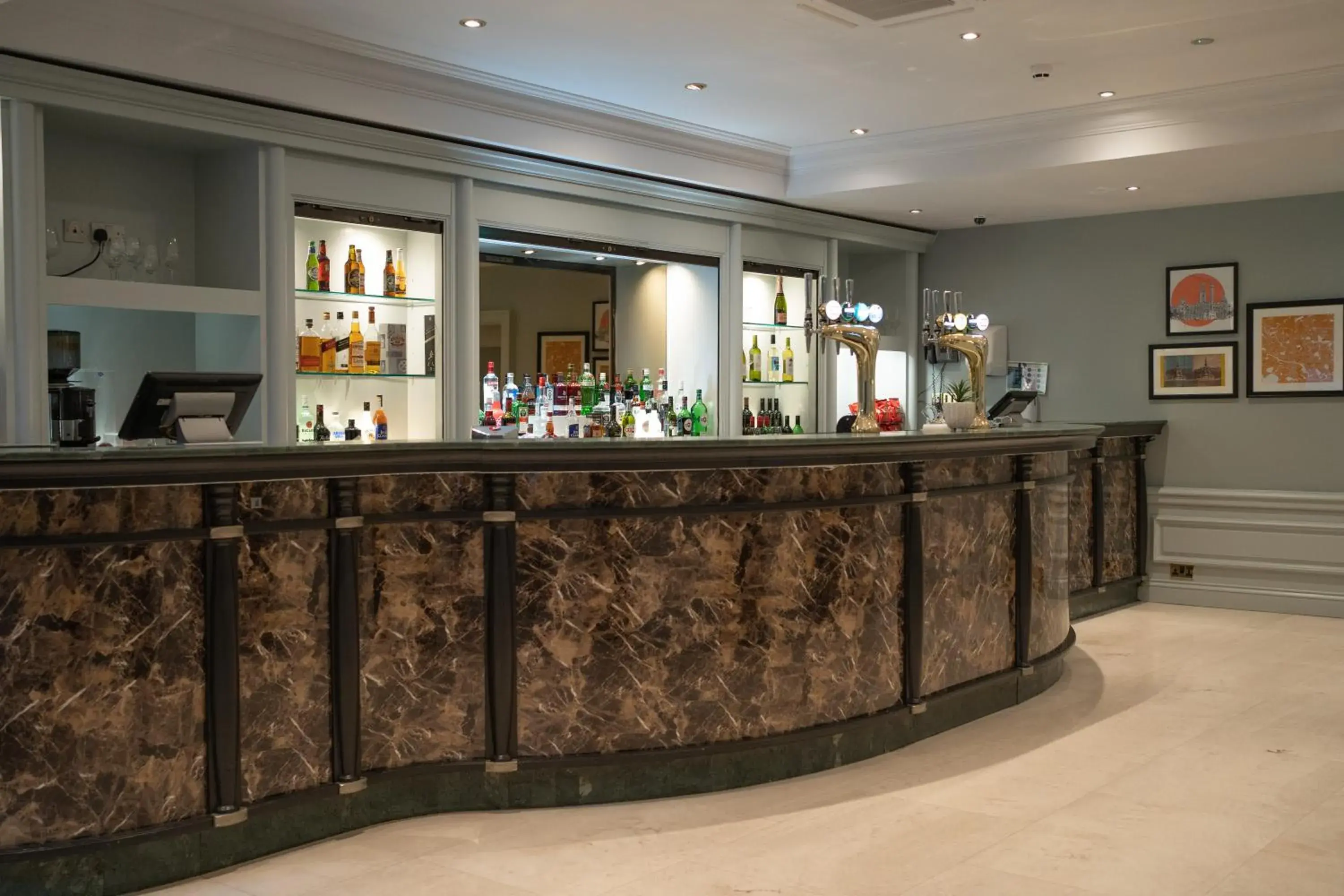 Lounge or bar in Glasgow Argyle Hotel, BW Signature Collection Lounge or bar in Glasgow Argyle Hotel, BW Signature Collection