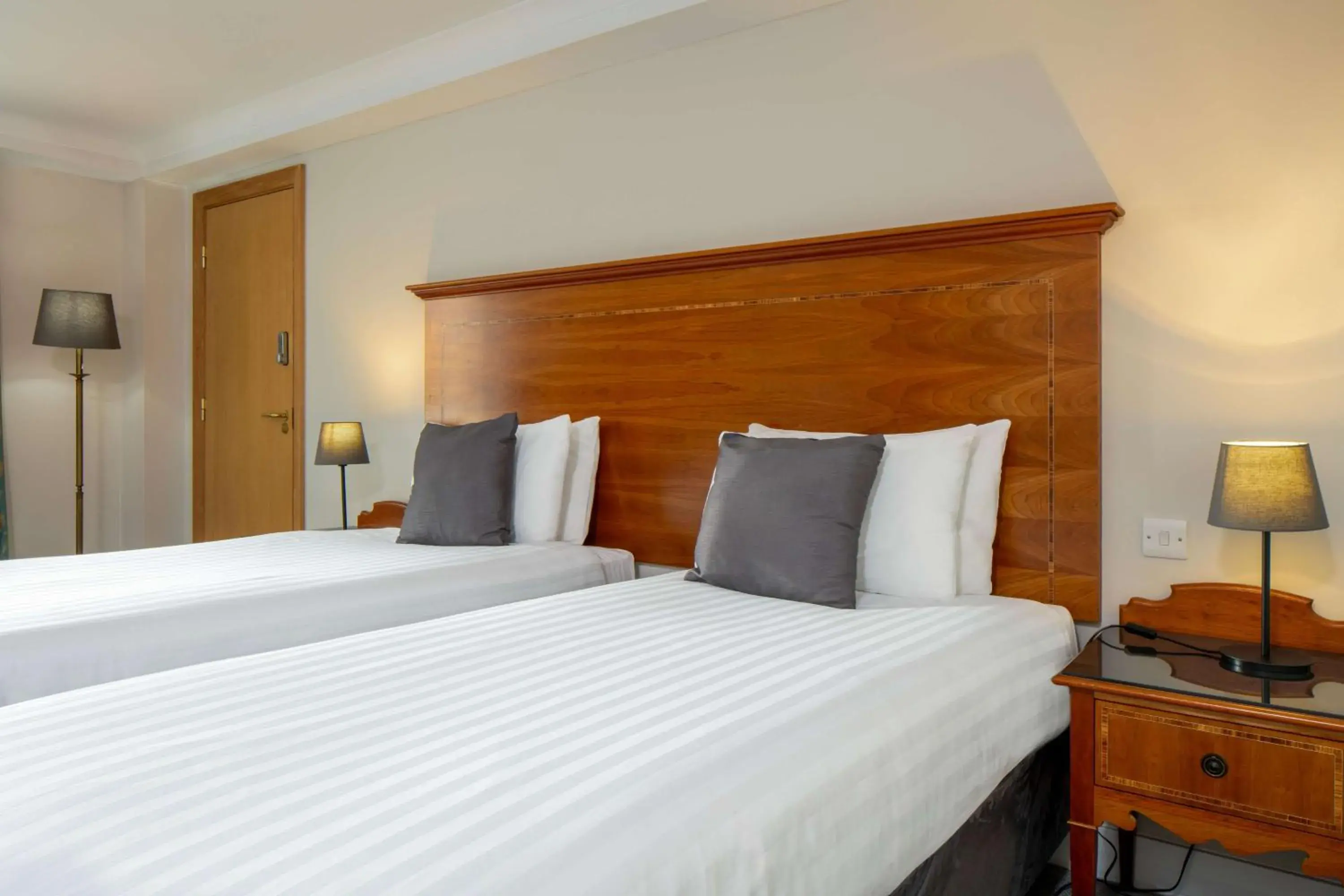 Bedroom, Bed in Glasgow Argyle Hotel, BW Signature Collection Bedroom, Bed in Glasgow Argyle Hotel, BW Signature Collection