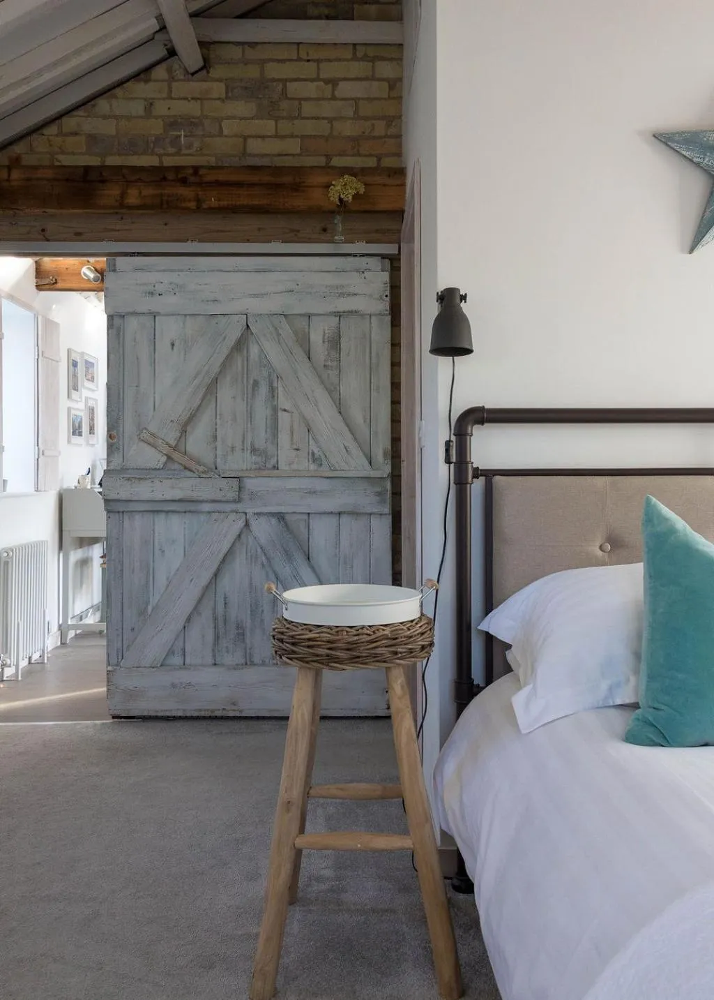 Bedroom, Bed in Crafts Hill Barn