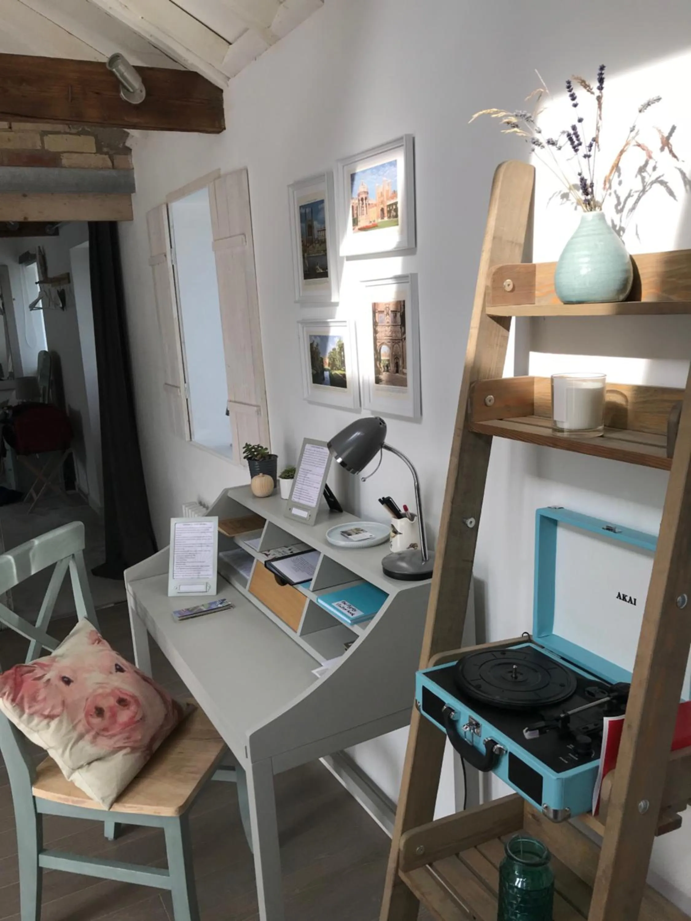 Living room in Crafts Hill Barn