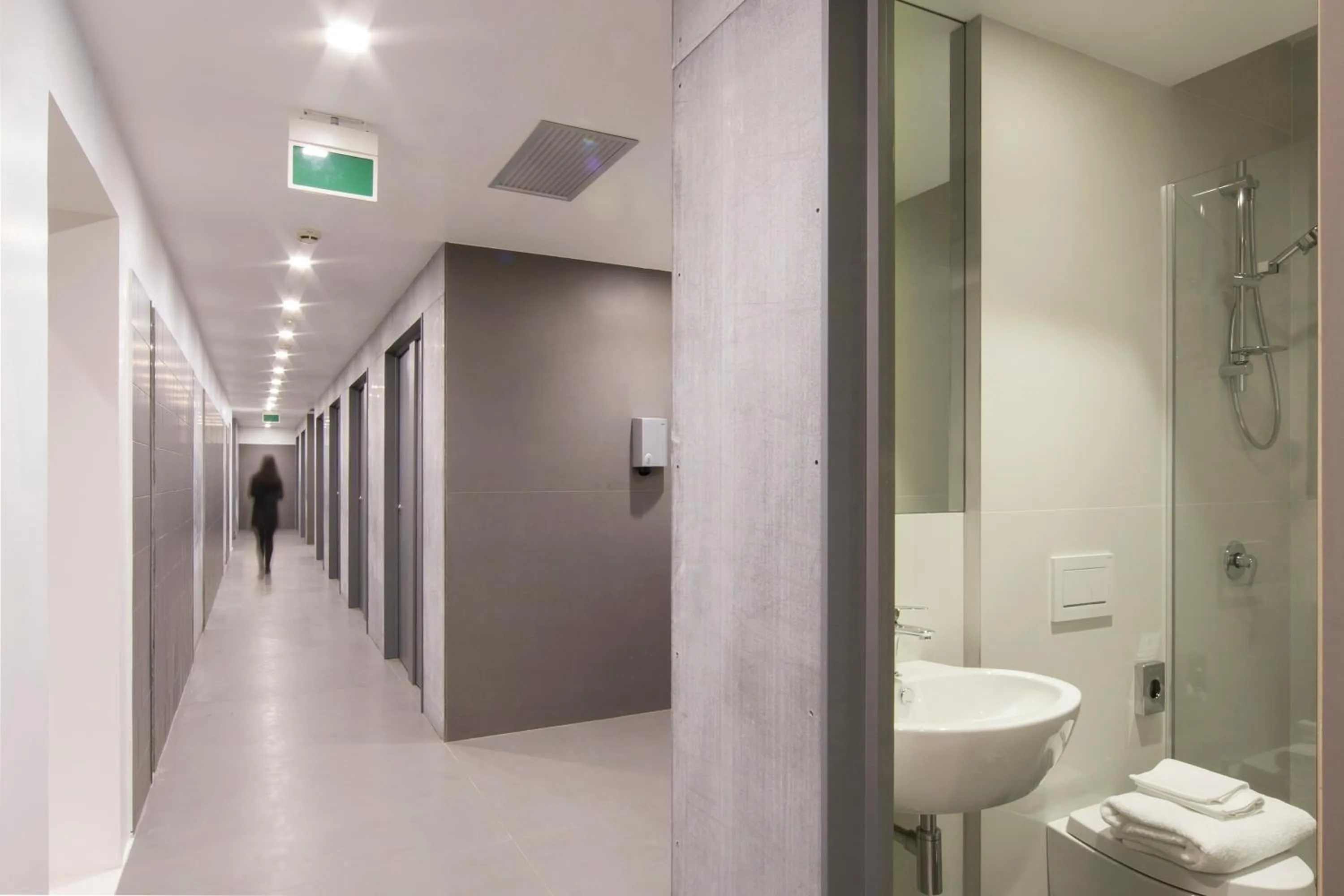 Toilet in Bed & Boarding