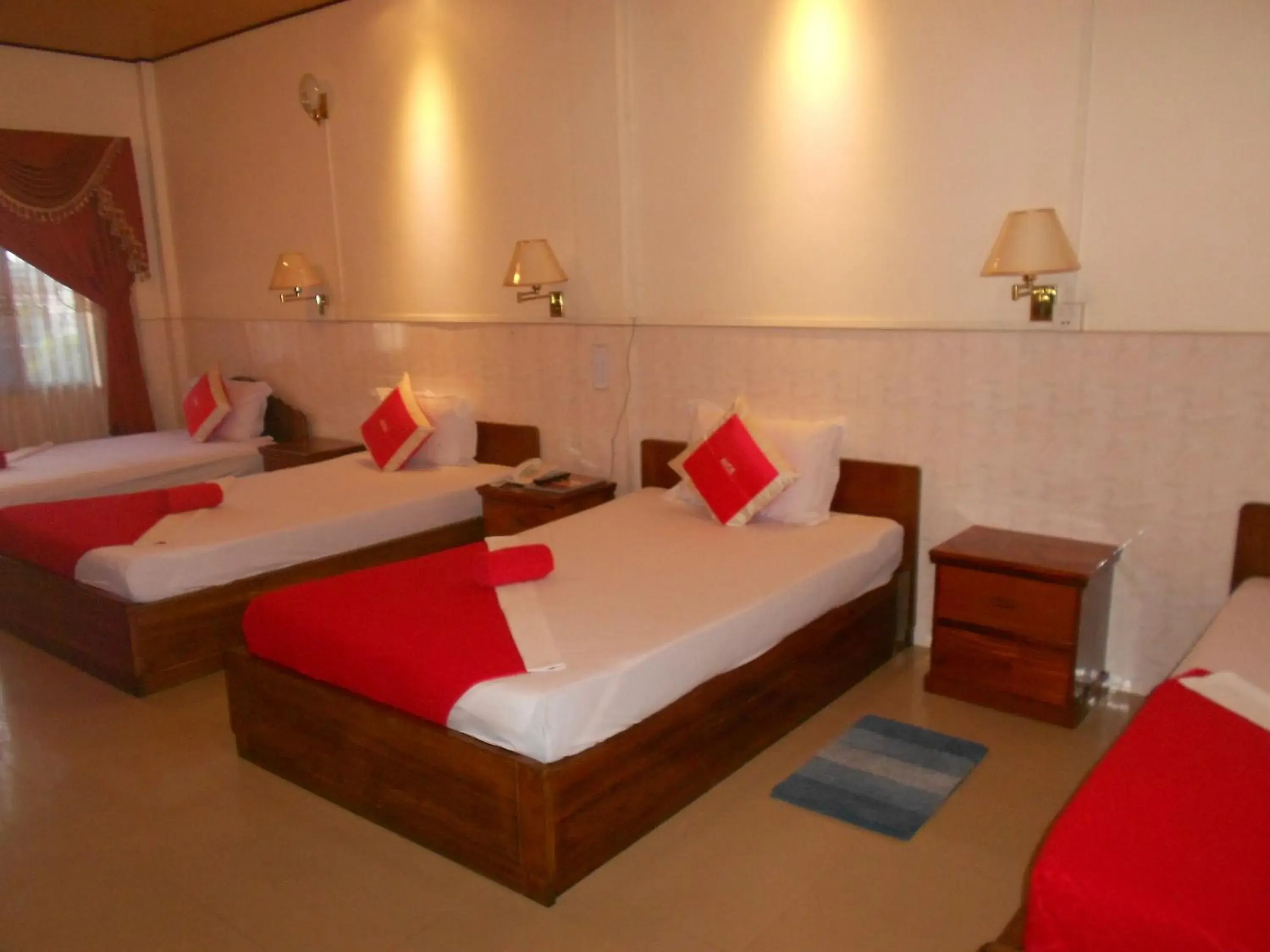 Family Room with Balcony in Nice Guesthouse Family Room with Balcony in Nice Guesthouse