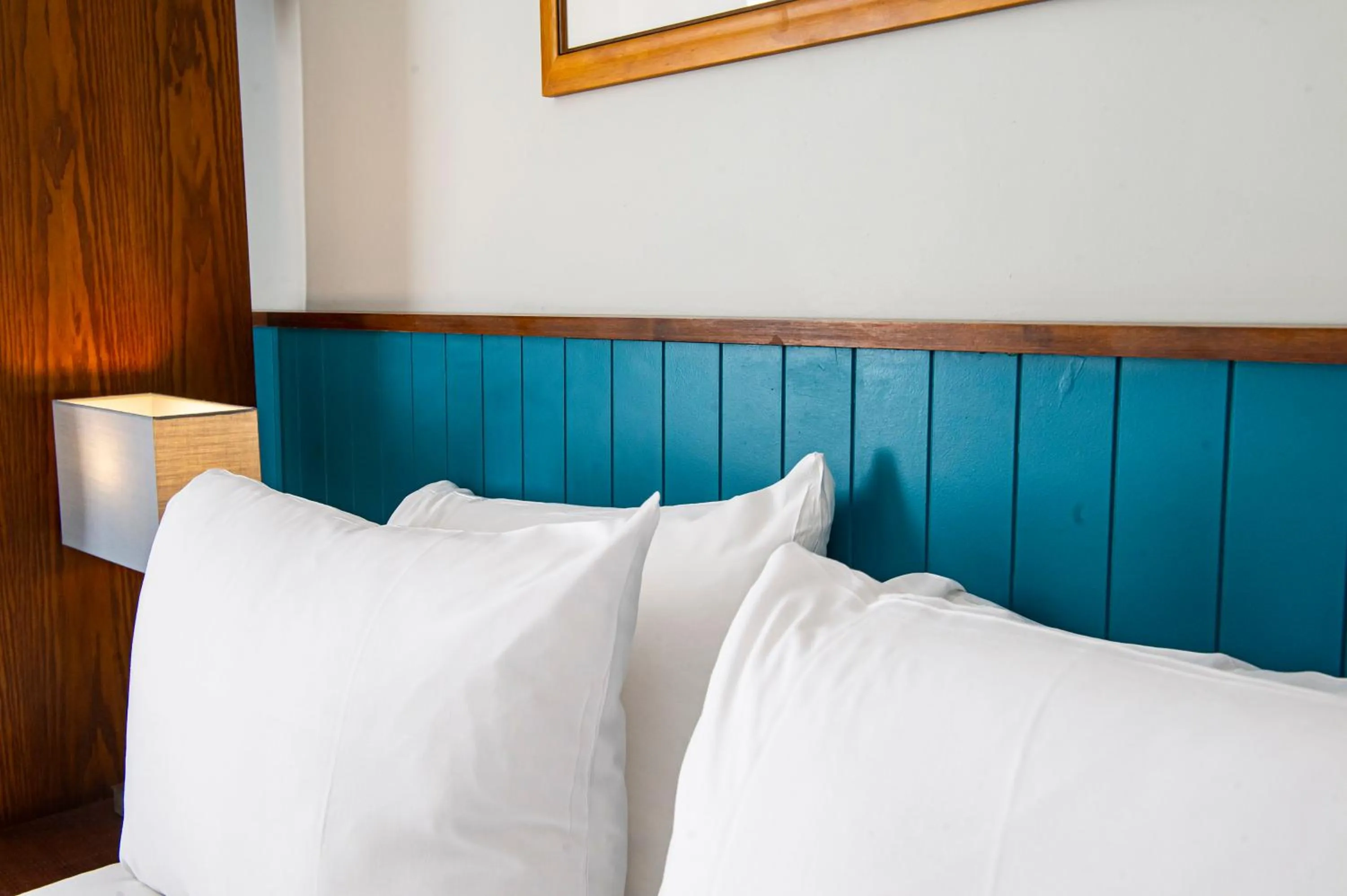 Bed in Highfield Hotel By Greene King Inn