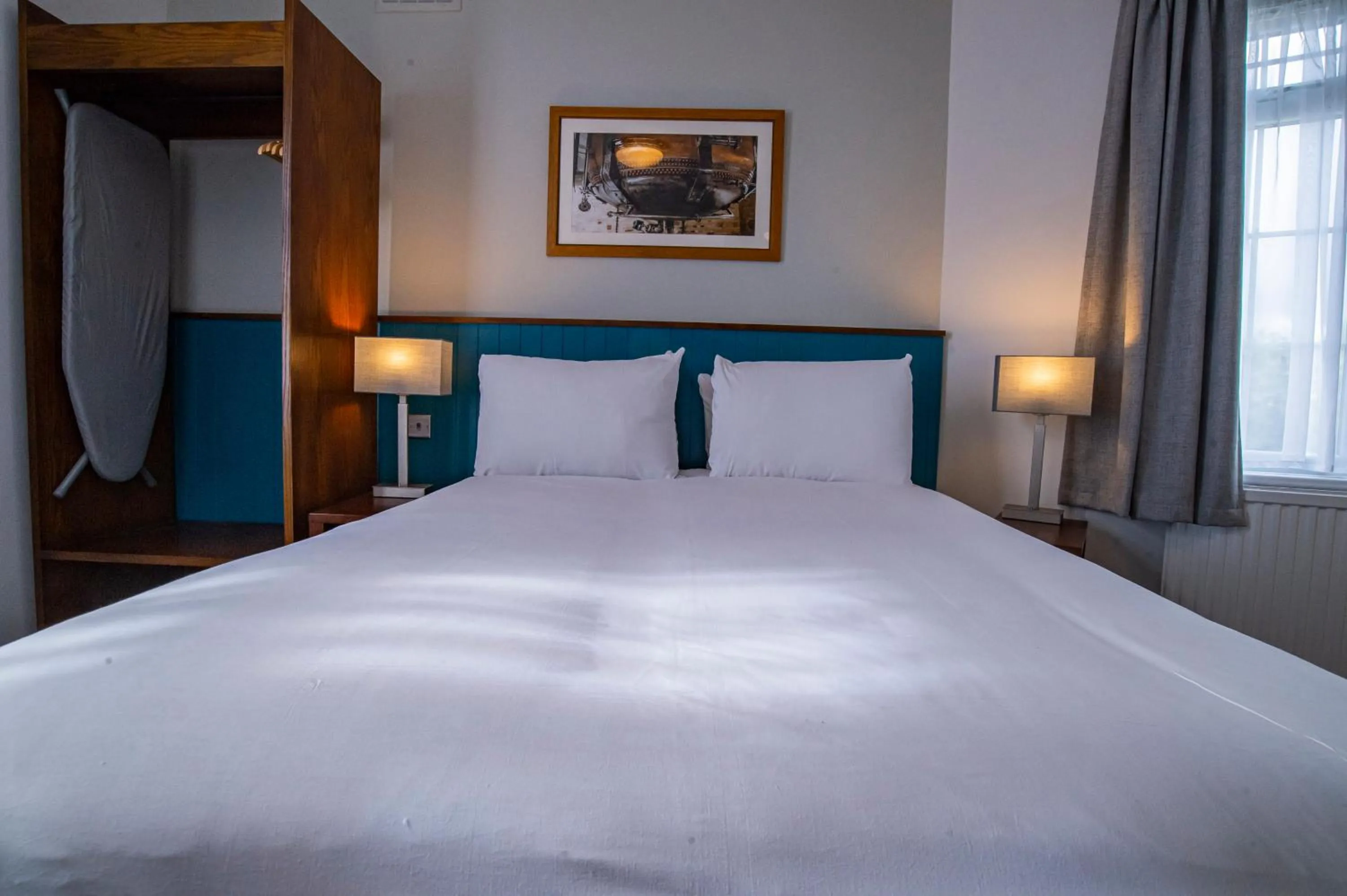 Bed in Highfield Hotel By Greene King Inn