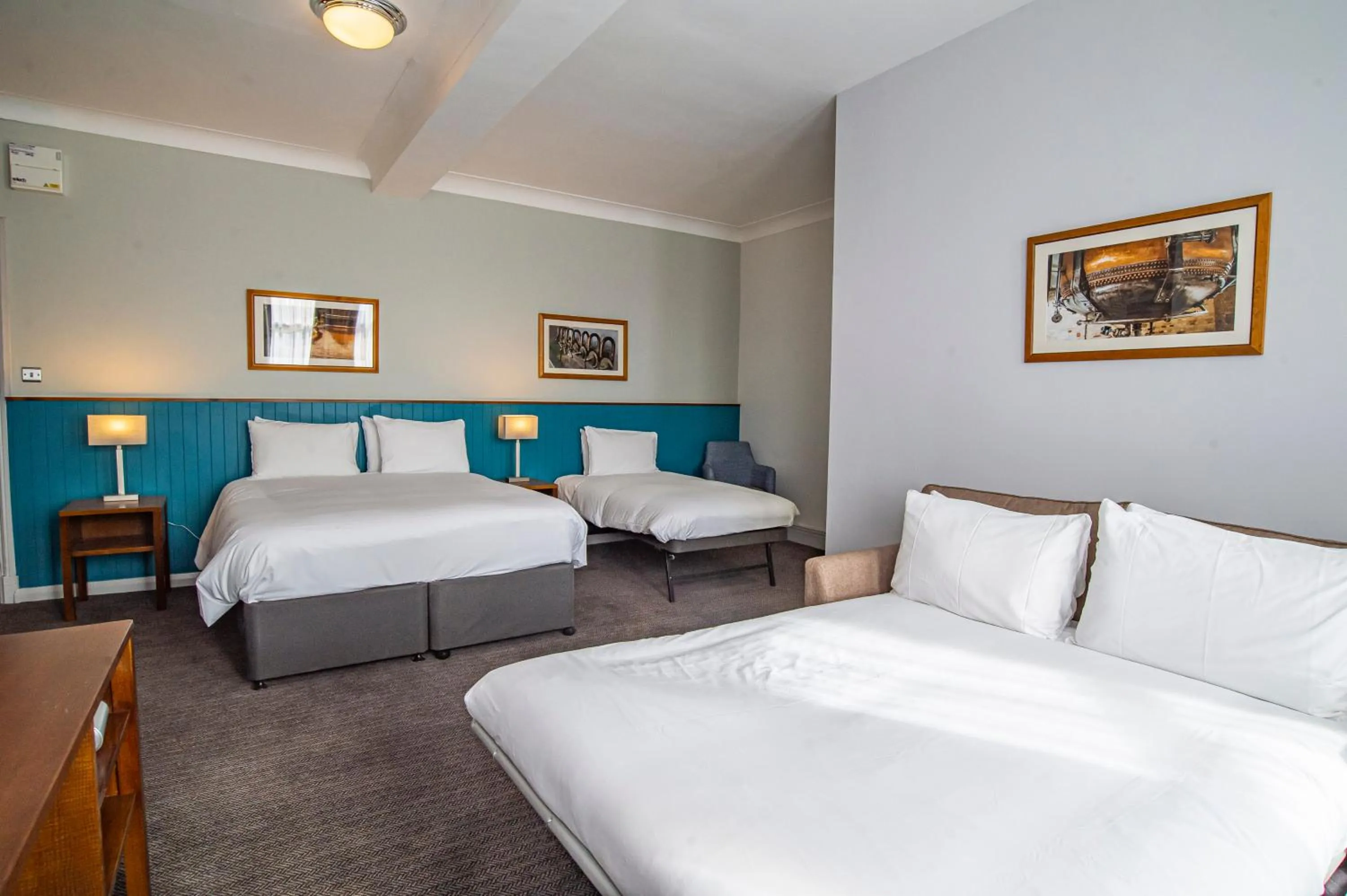 Bed in Highfield Hotel By Greene King Inn