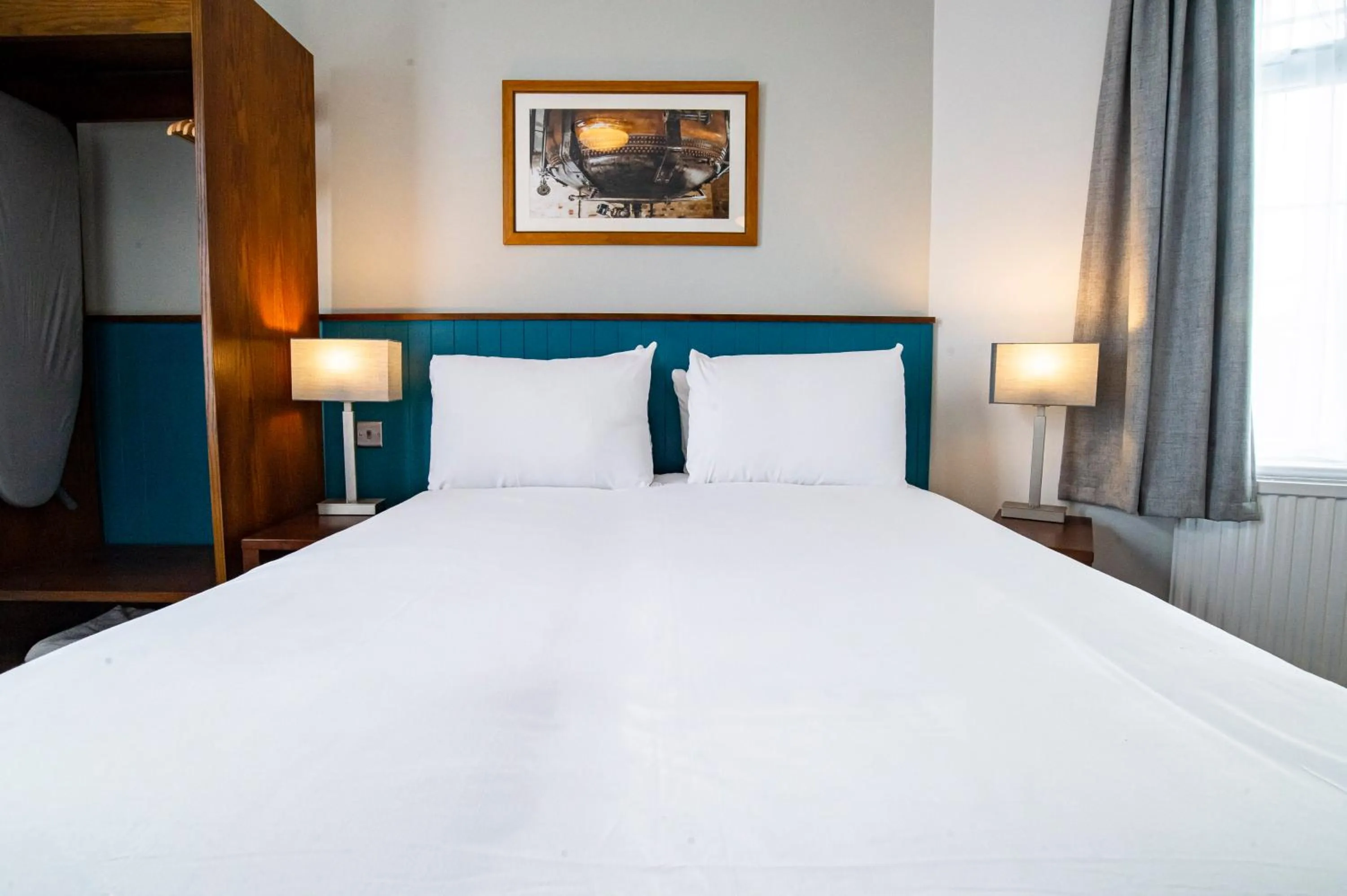 Bed in Highfield Hotel By Greene King Inn