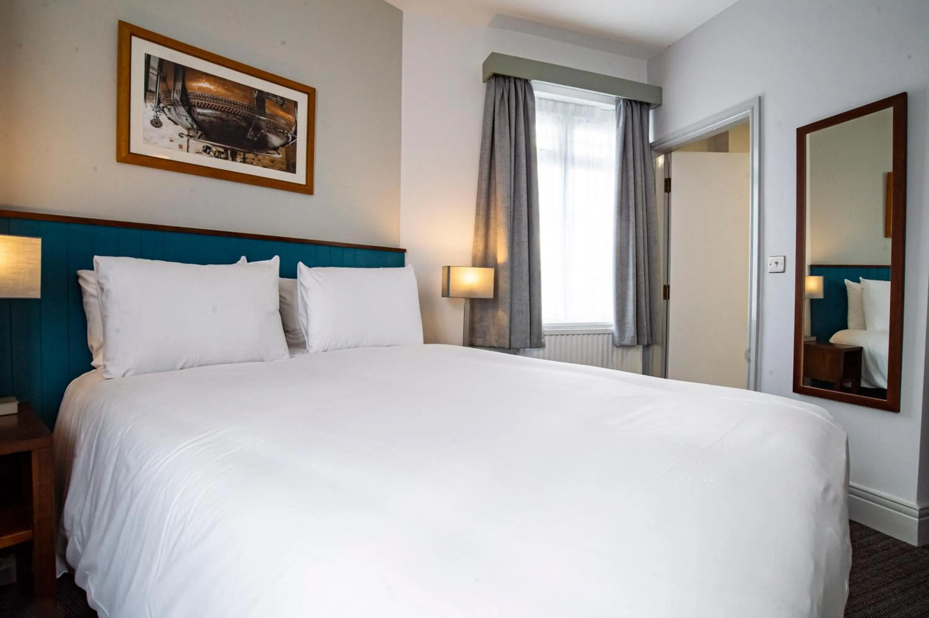 Bed in Highfield Hotel By Greene King Inn