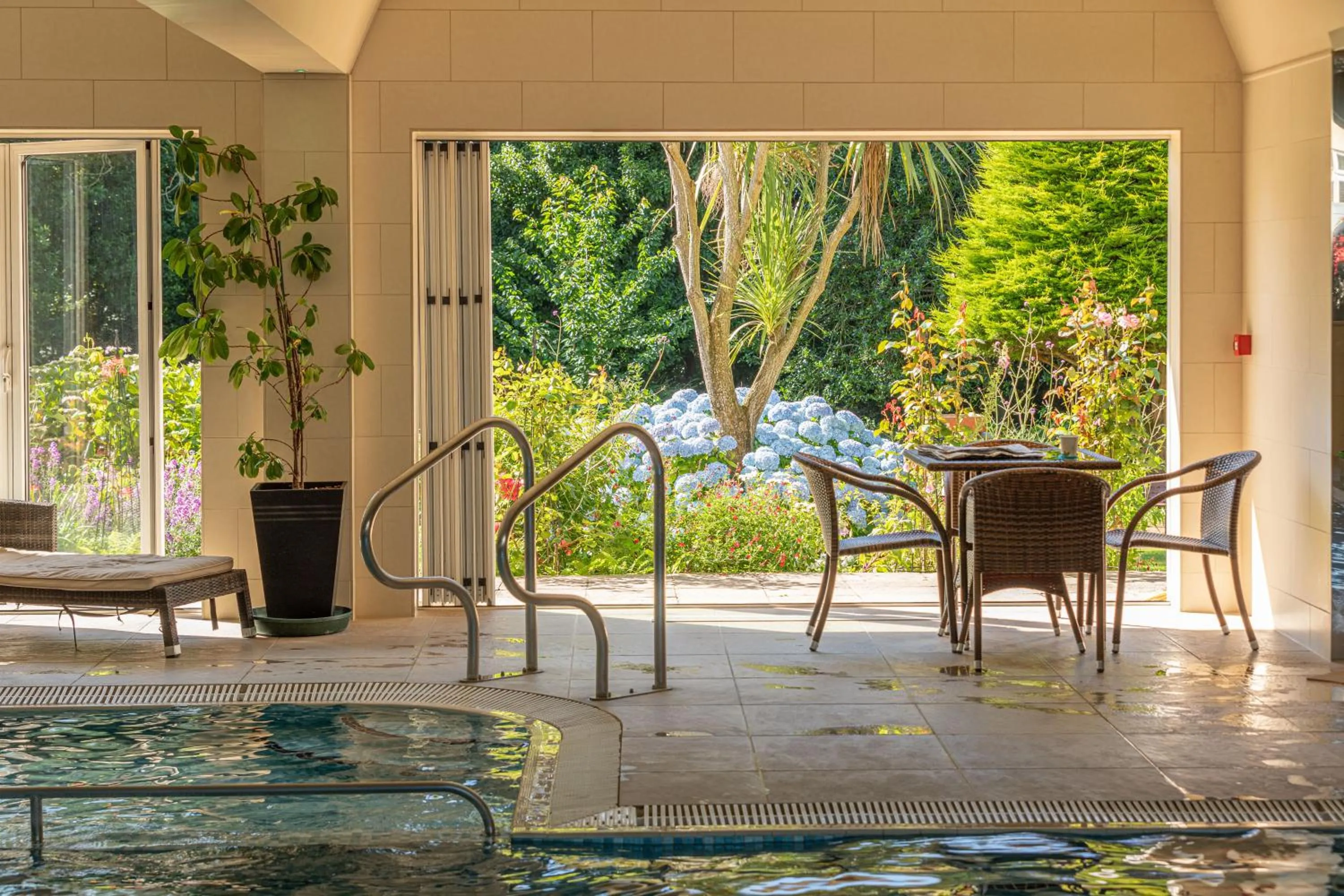 Summer in Les Rocquettes Hotel