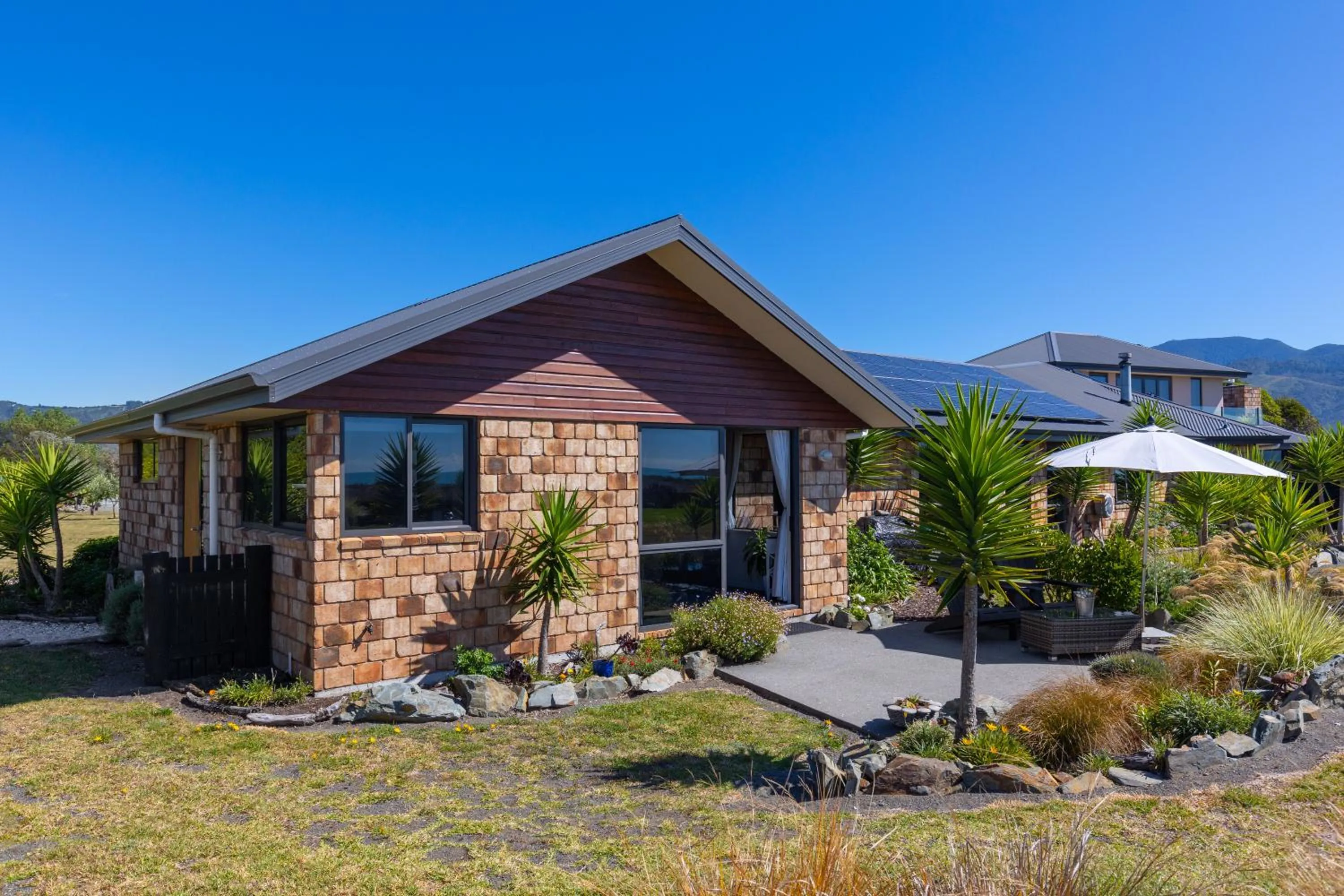 Property building in Ocean View Beachfront Apartment