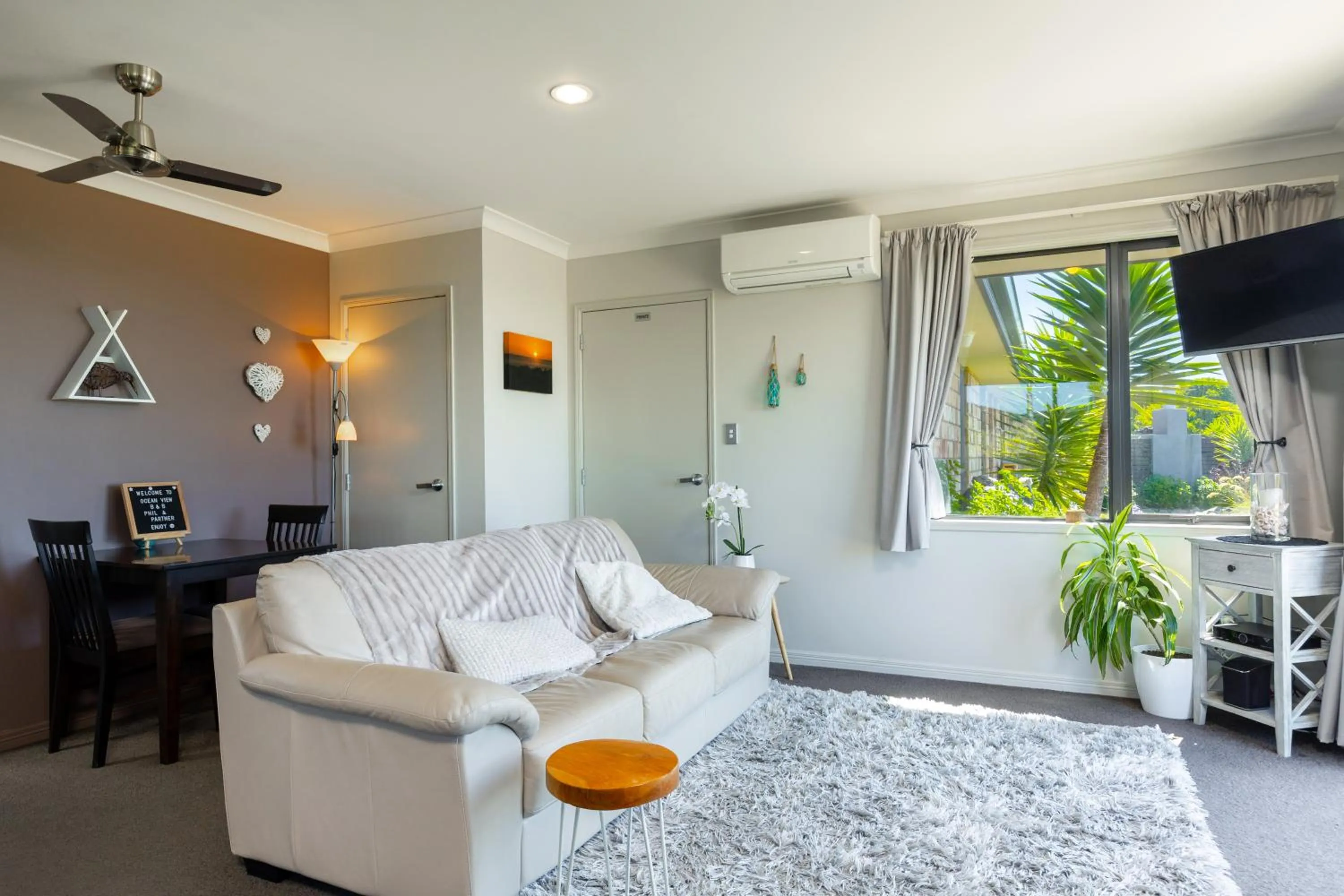 TV and multimedia in Ocean View Beachfront Apartment