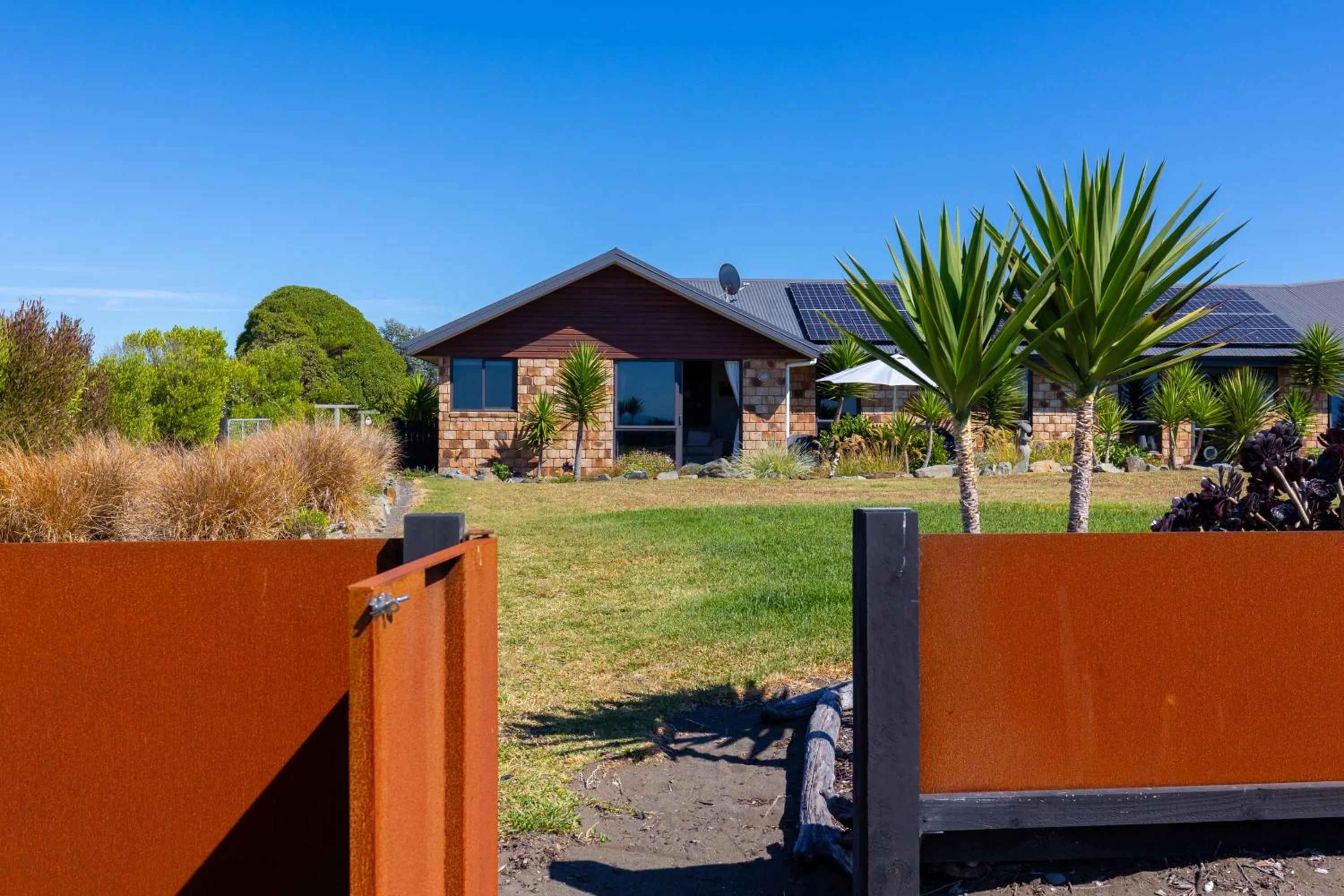 Property building in Ocean View Beachfront Apartment