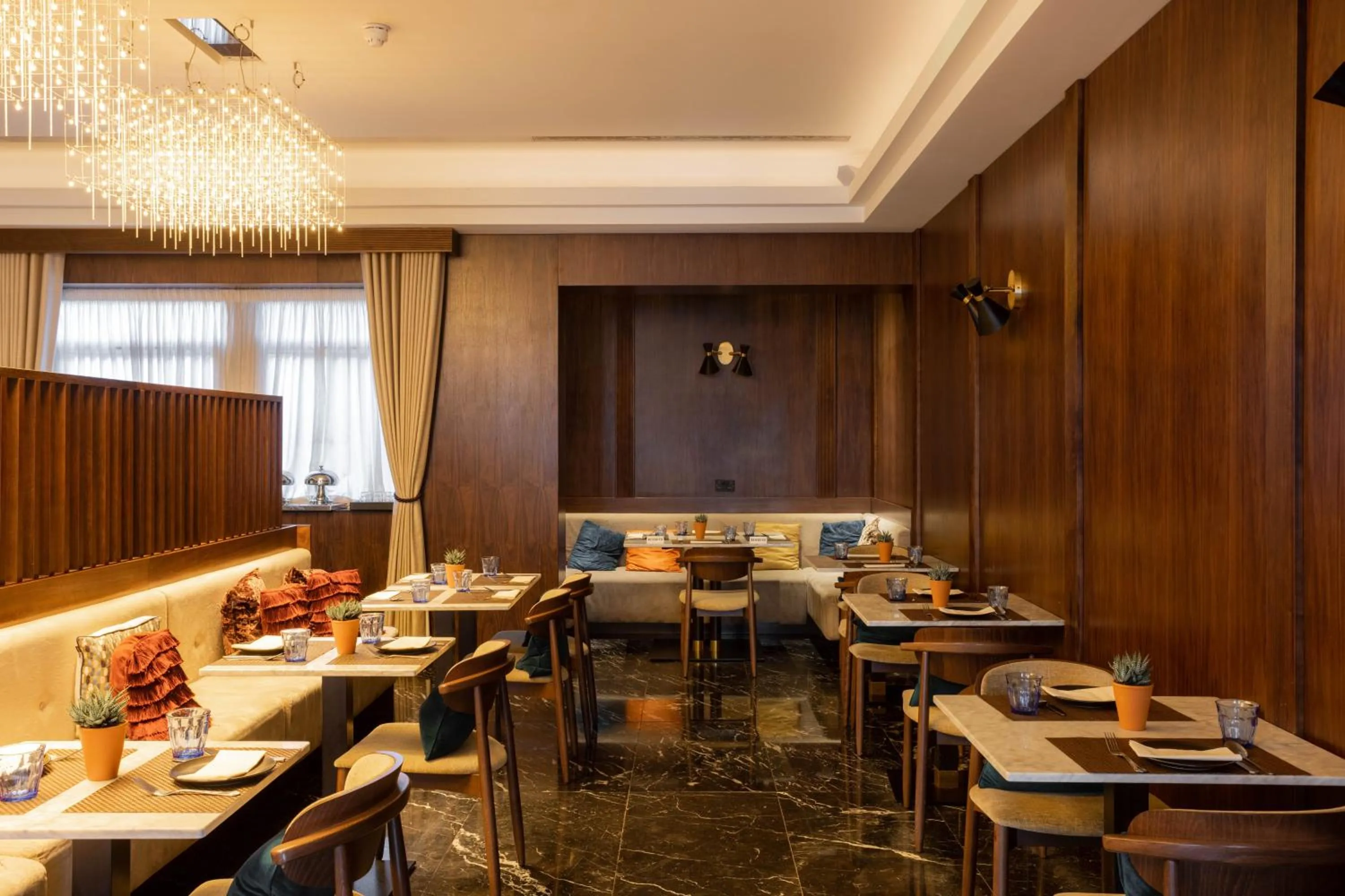 Restaurant/places to eat in Montcalm Chilworth Townhouse, Paddington