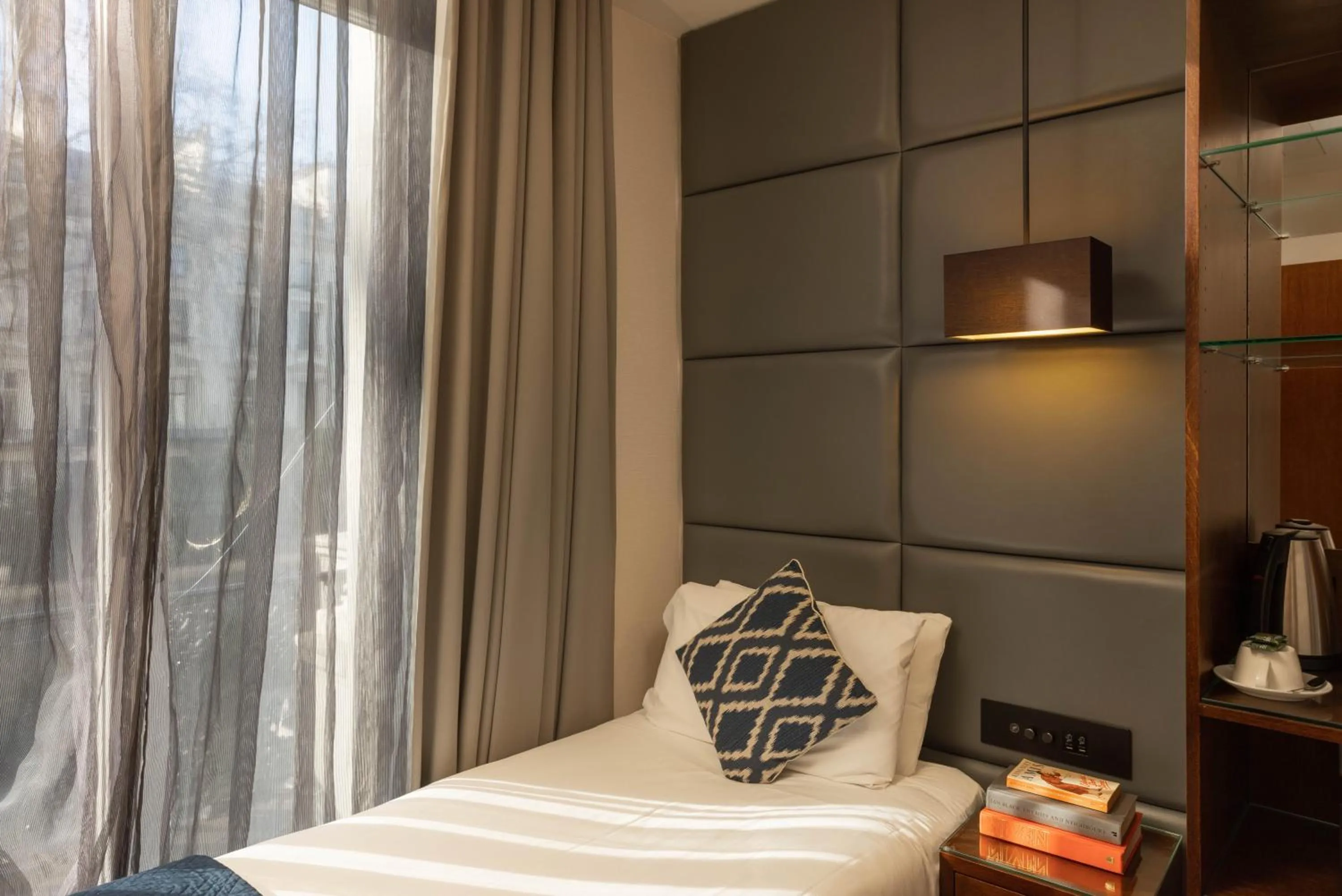 Bed in Montcalm Chilworth Townhouse, Paddington