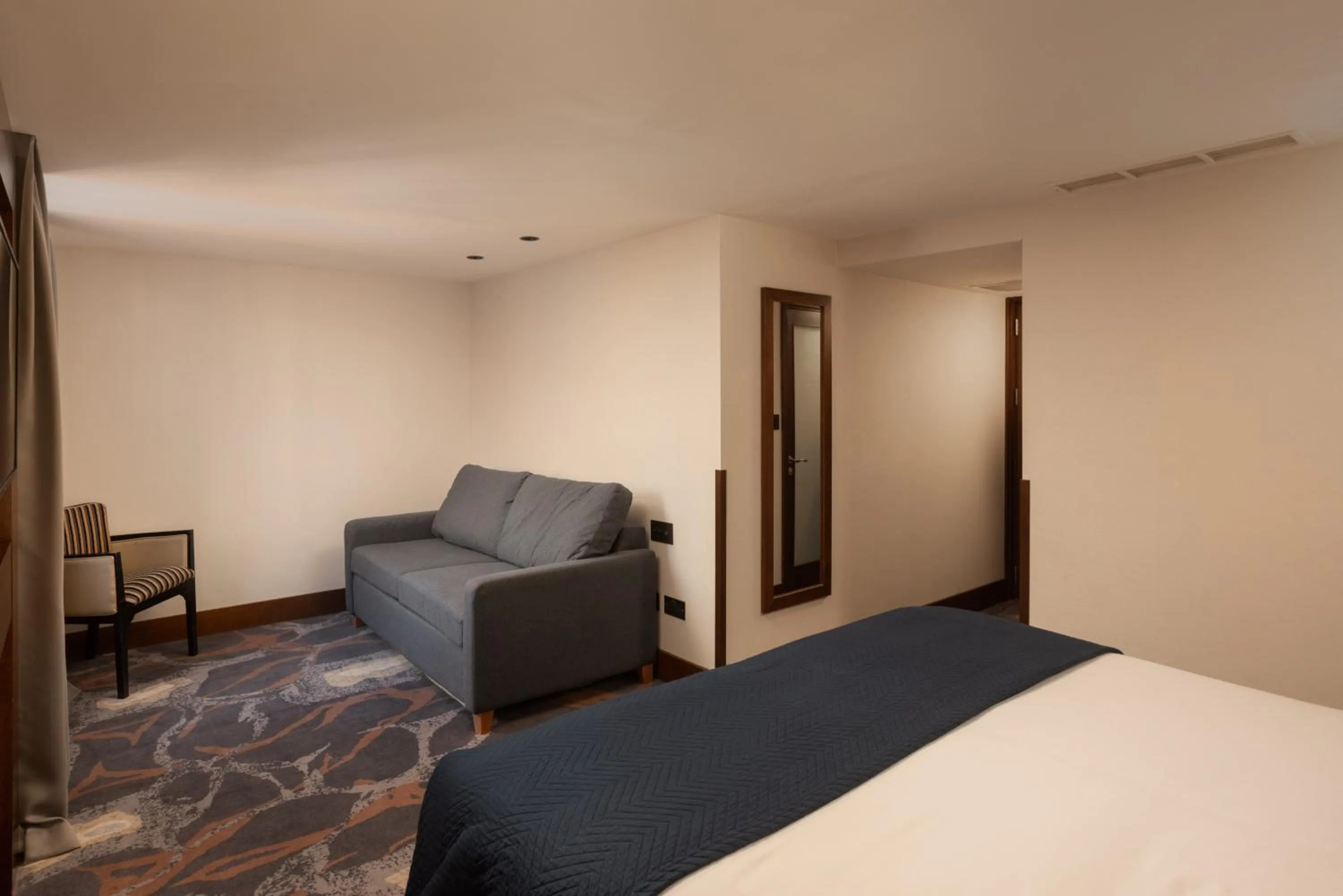 Bed in Montcalm Chilworth Townhouse, Paddington