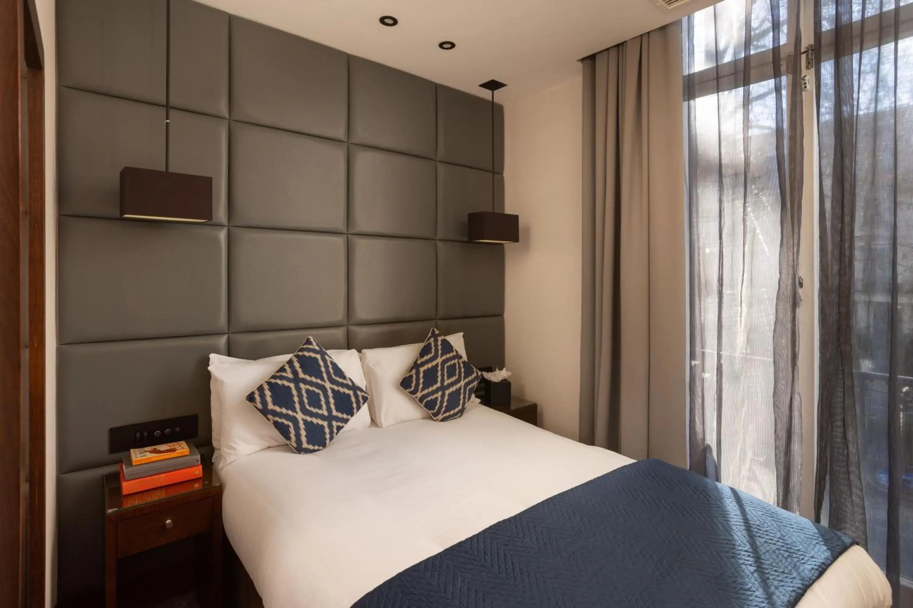 Bed in Montcalm Chilworth Townhouse, Paddington Bed in Montcalm Chilworth Townhouse, Paddington