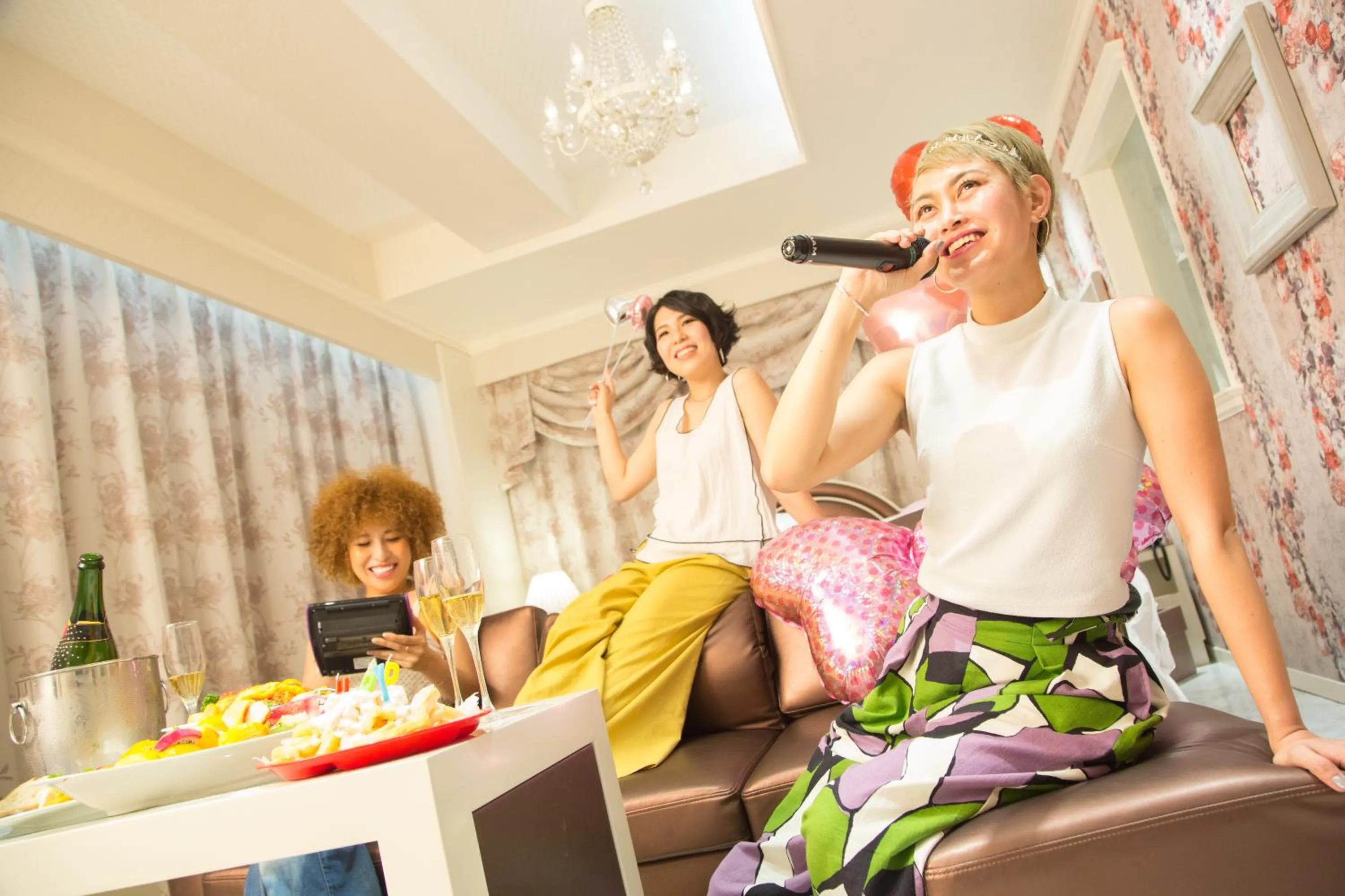 People in Hotel Venus Neo