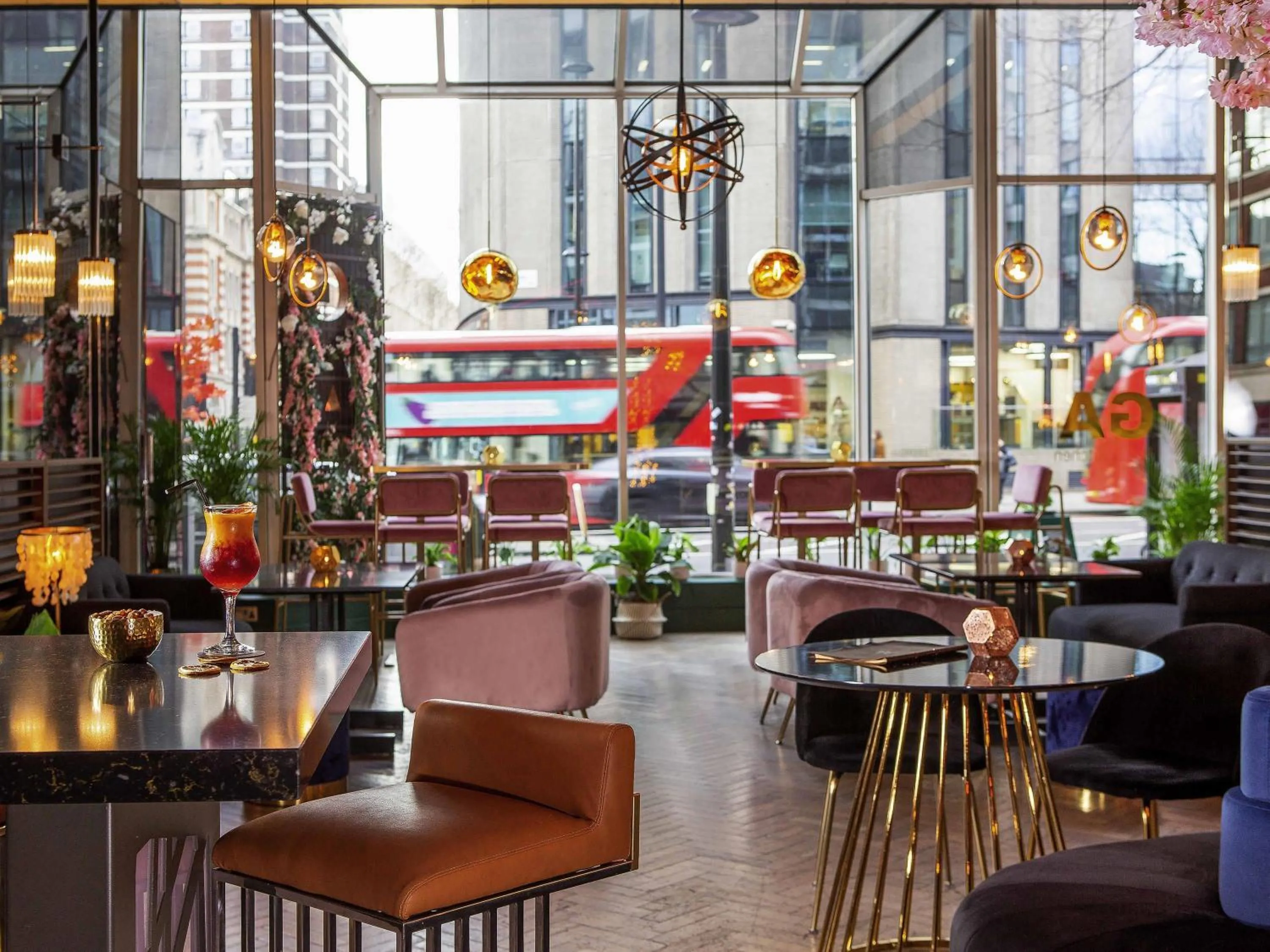 Lounge or bar in Pullman London St Pancras