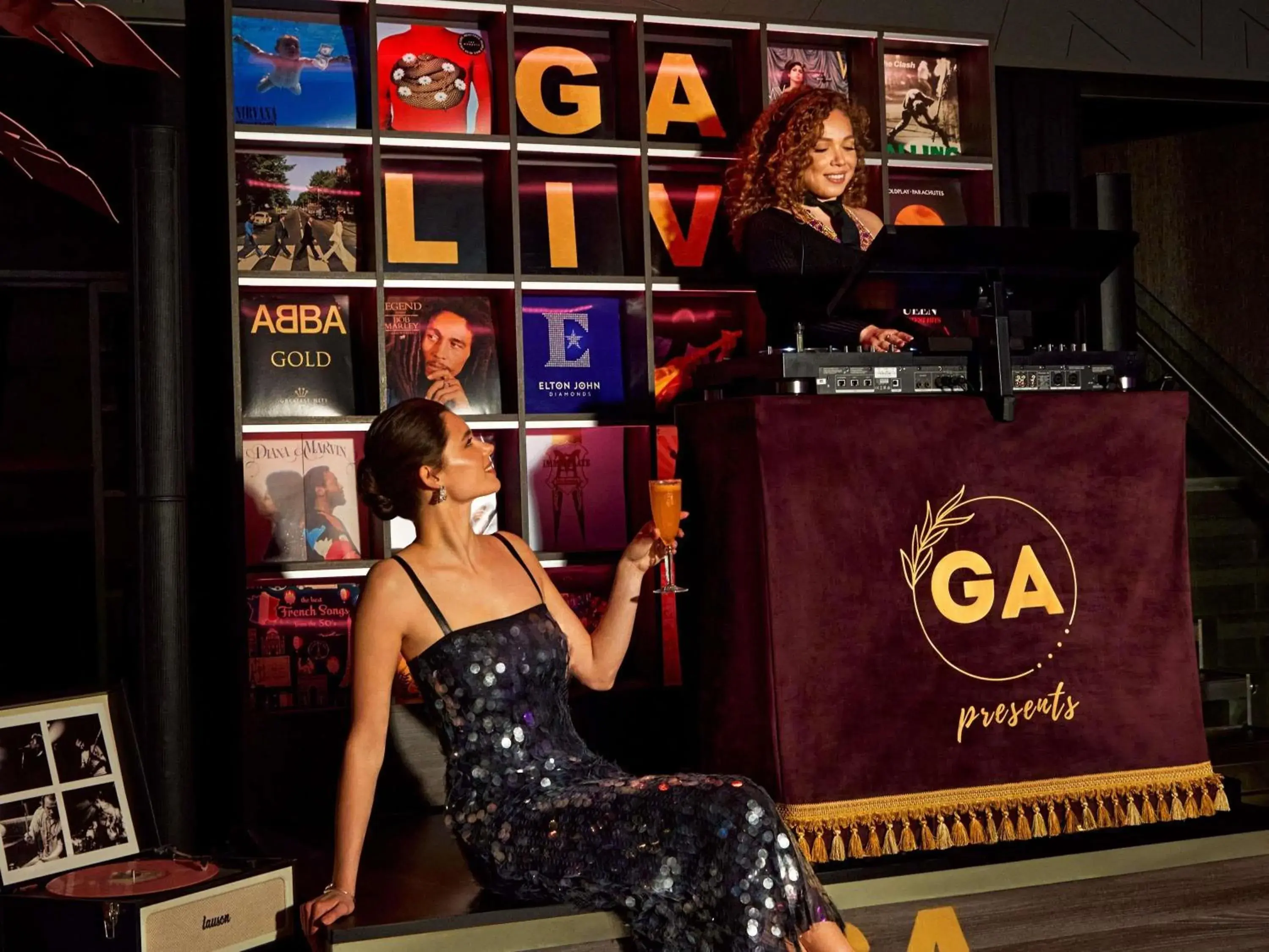 Lounge or bar in Pullman London St Pancras Lounge or bar in Pullman London St Pancras