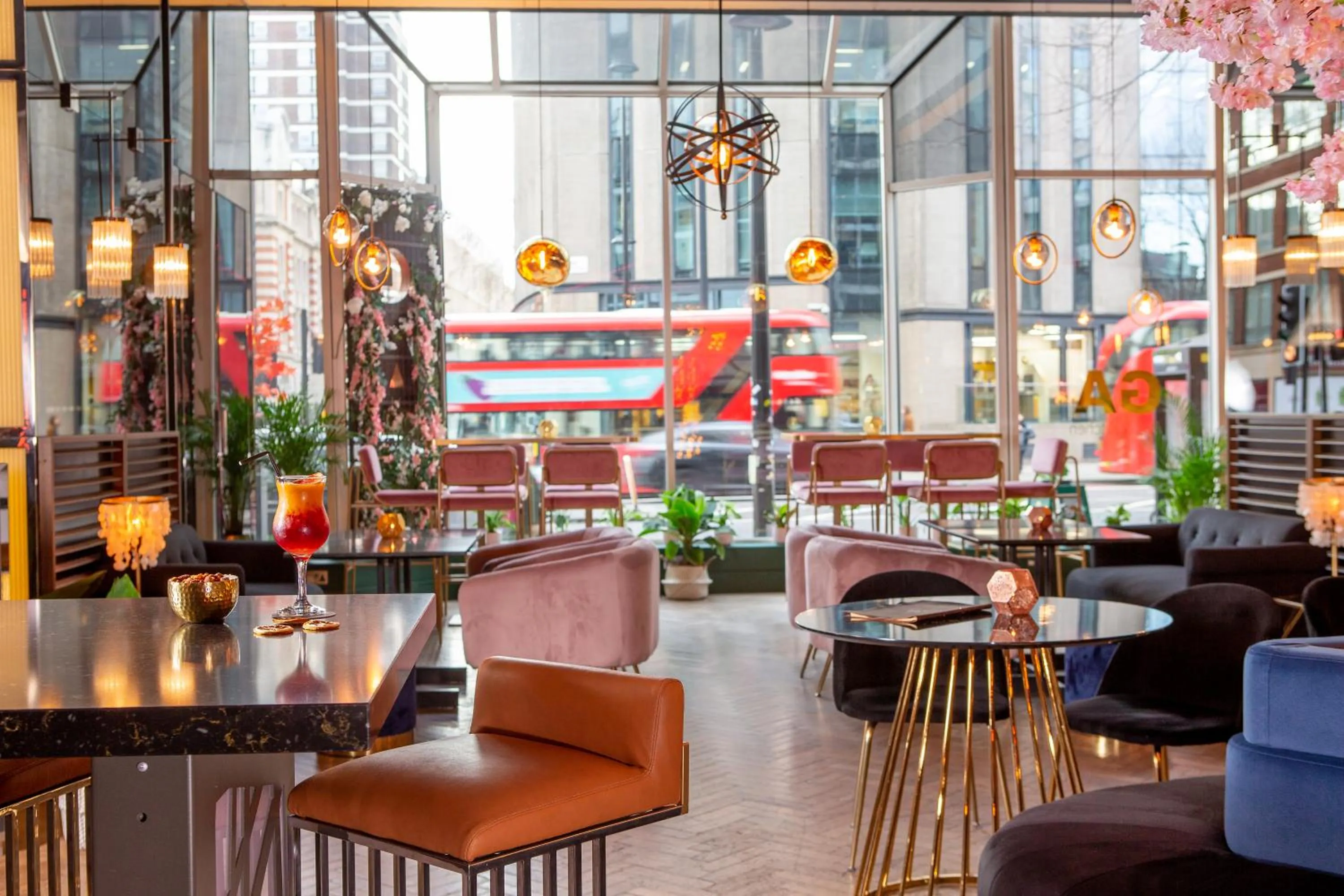 Lounge or bar in Pullman London St Pancras