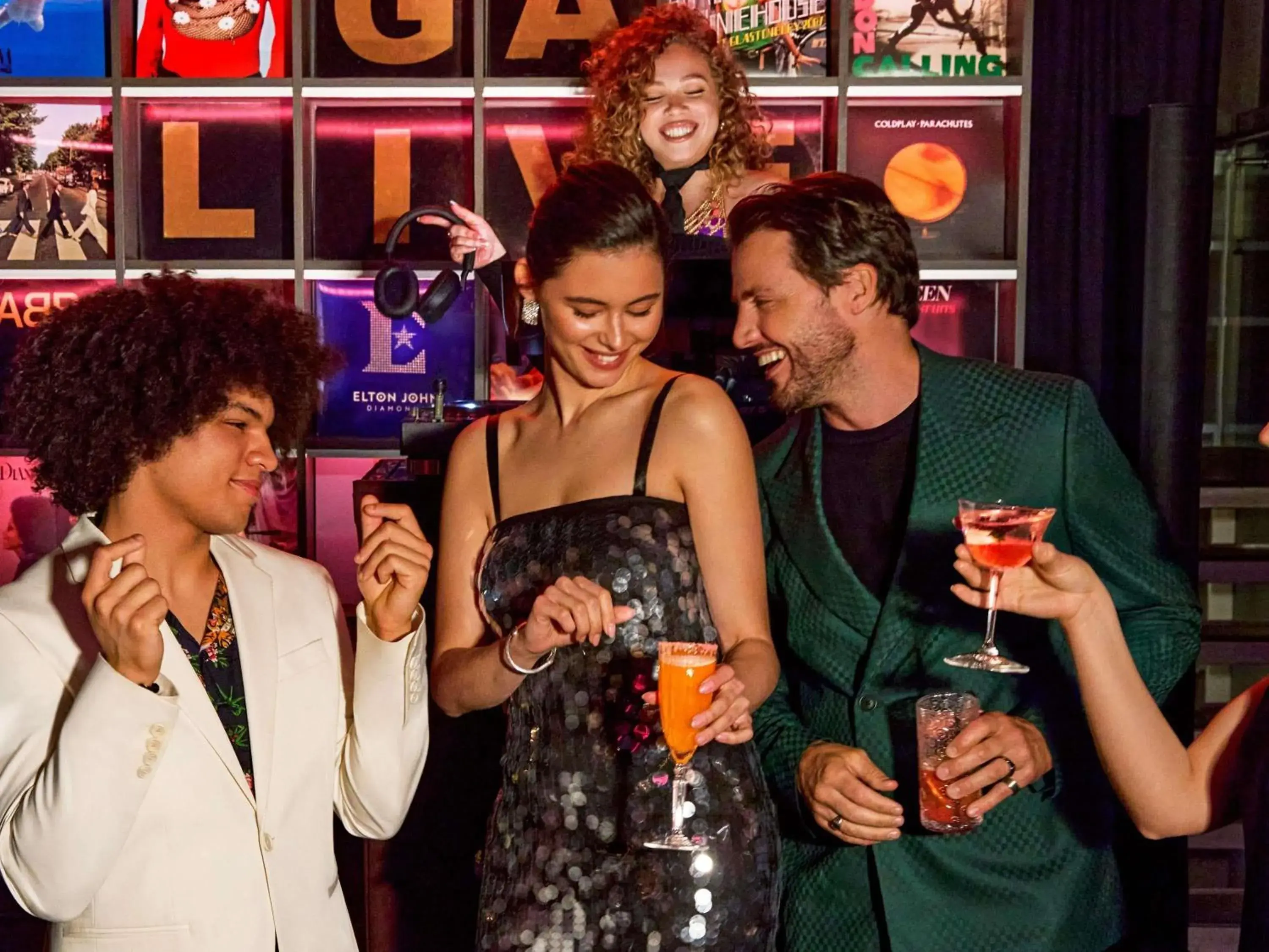 Lounge or bar in Pullman London St Pancras Lounge or bar in Pullman London St Pancras