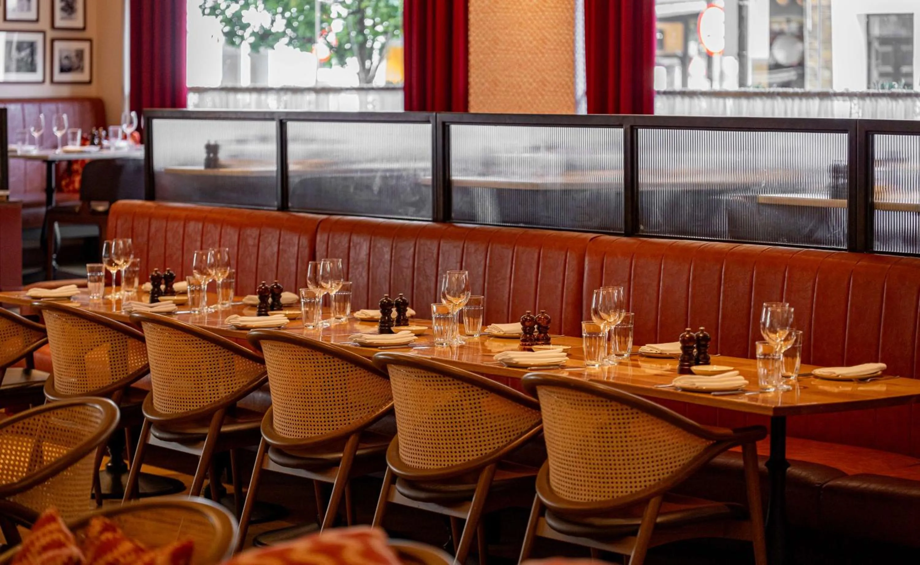 Restaurant/places to eat in Park Plaza Victoria London