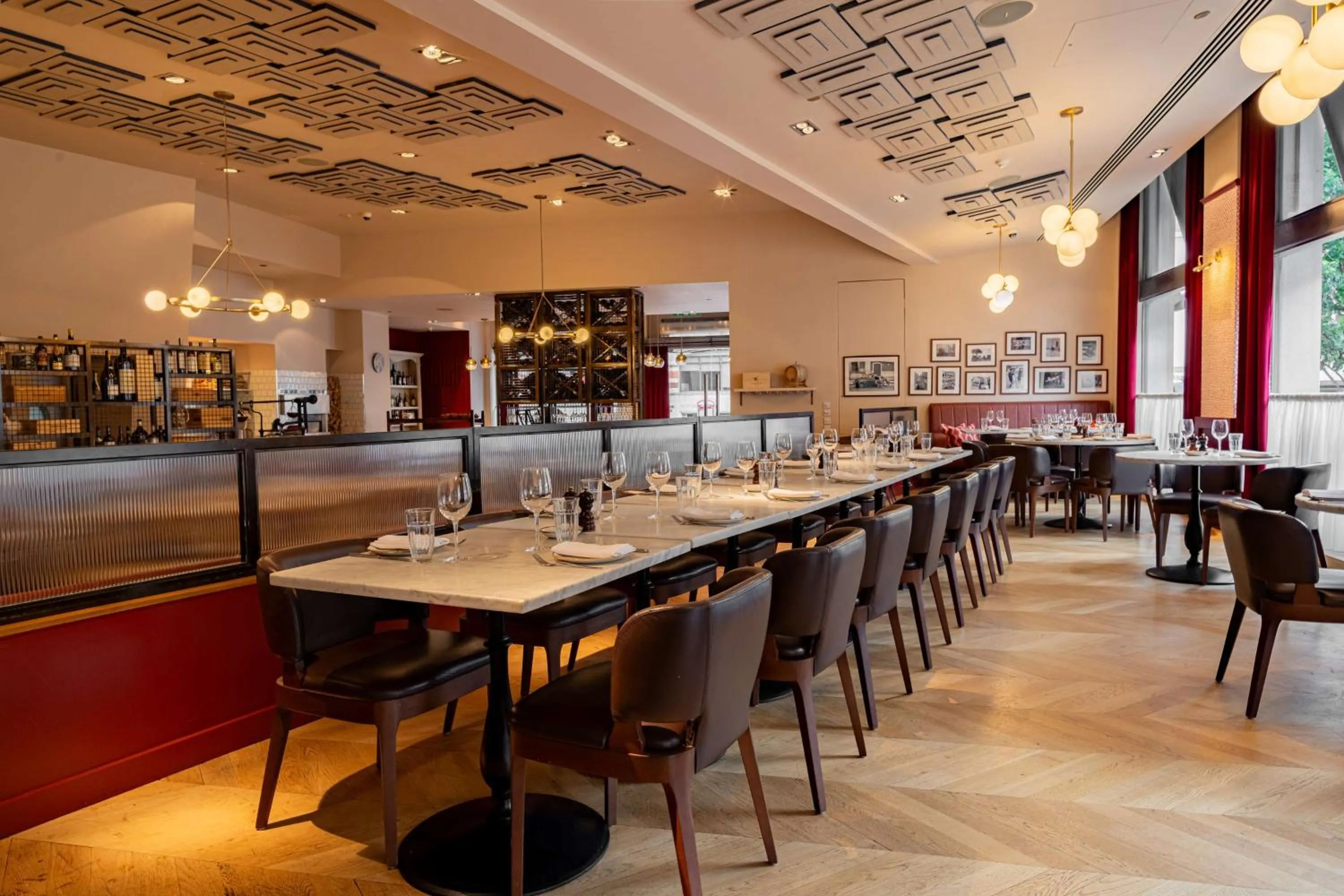 Restaurant/places to eat in Park Plaza Victoria London